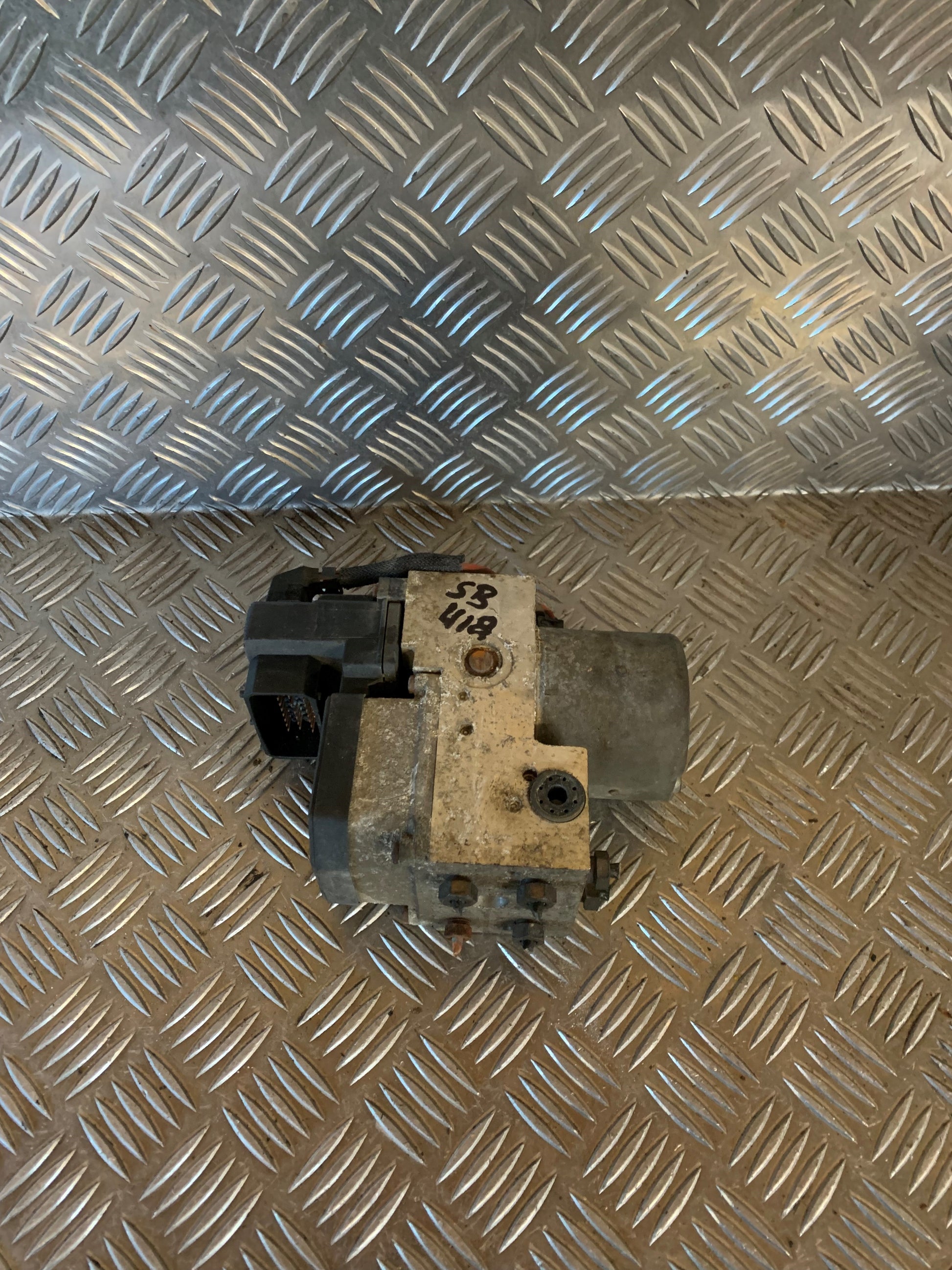 Ford Transit Forhj Abs Pumpe Med OEM Nr. 0265220538 Fra Ford Ophugger