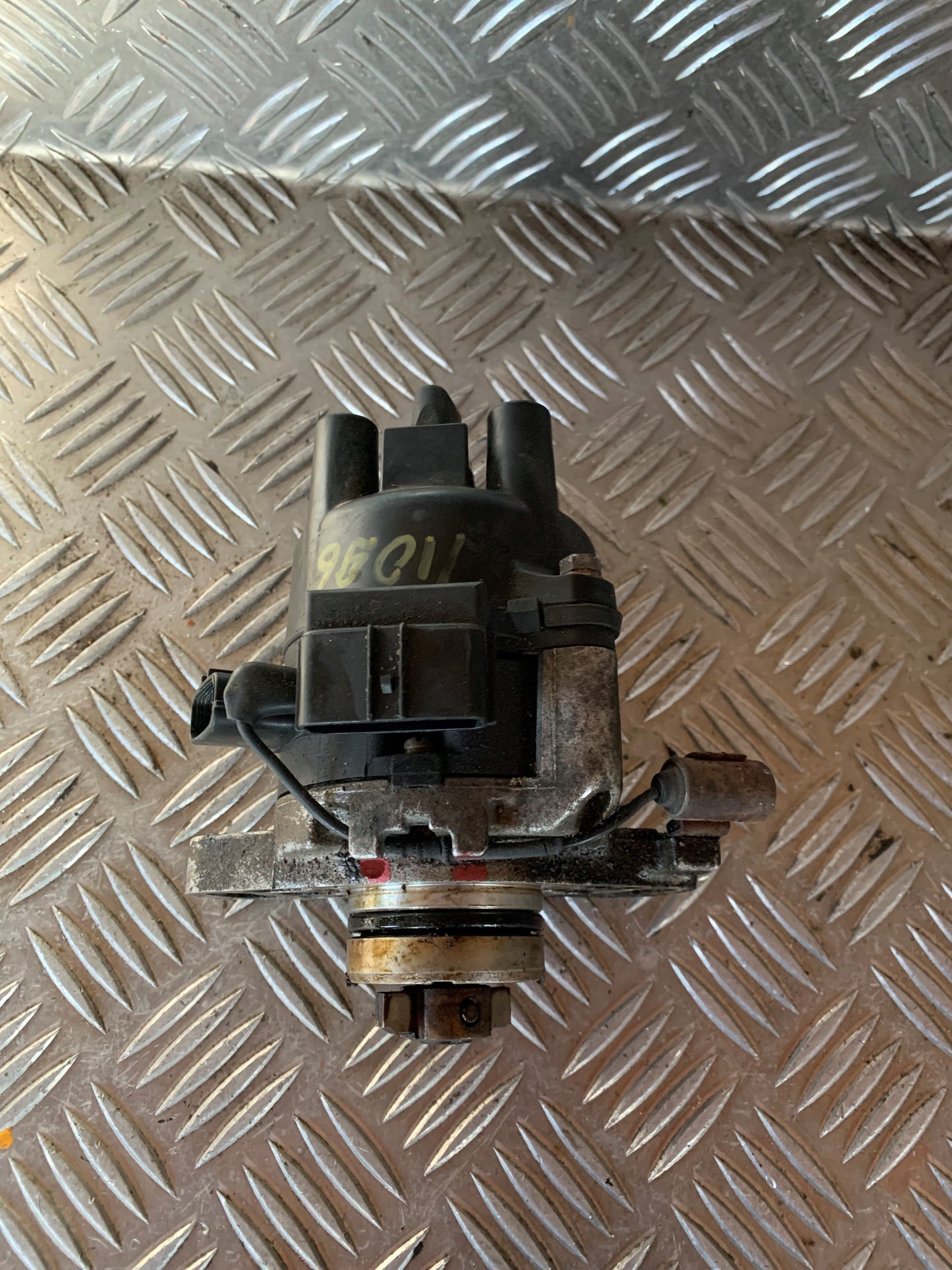 Mazda 323 S 4D Ba12 Strømfordeler El Med OEM Nr. T2T57371 Fra Mazda Ophugger