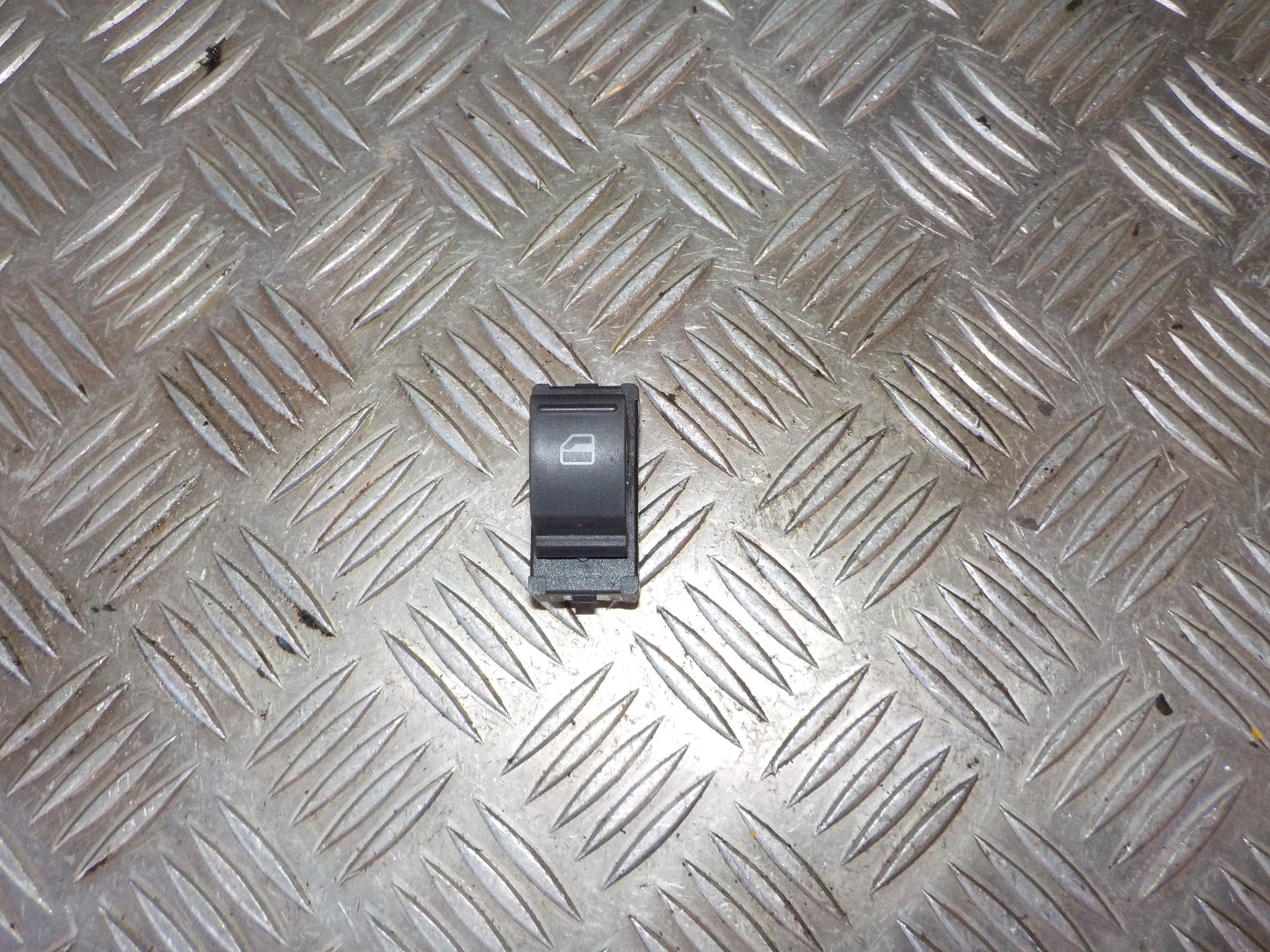 Seat Mii Kontakt Rudehejs Med OEM Nr. 1S0859955 Fra Seat Ophugger