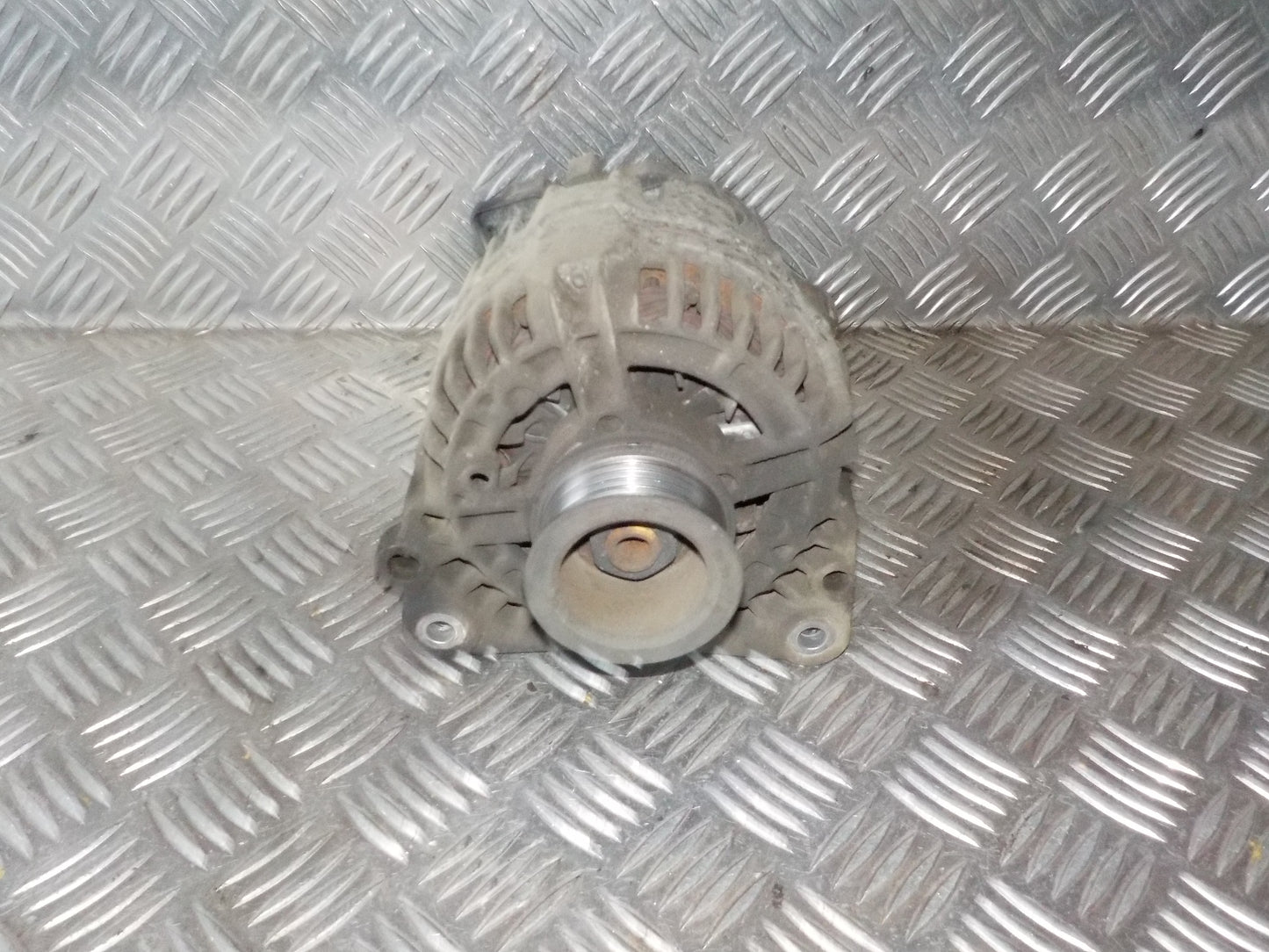 VW Golf 4 1J Generator Med OEM Nr. 037903025E Fra VW Ophugger