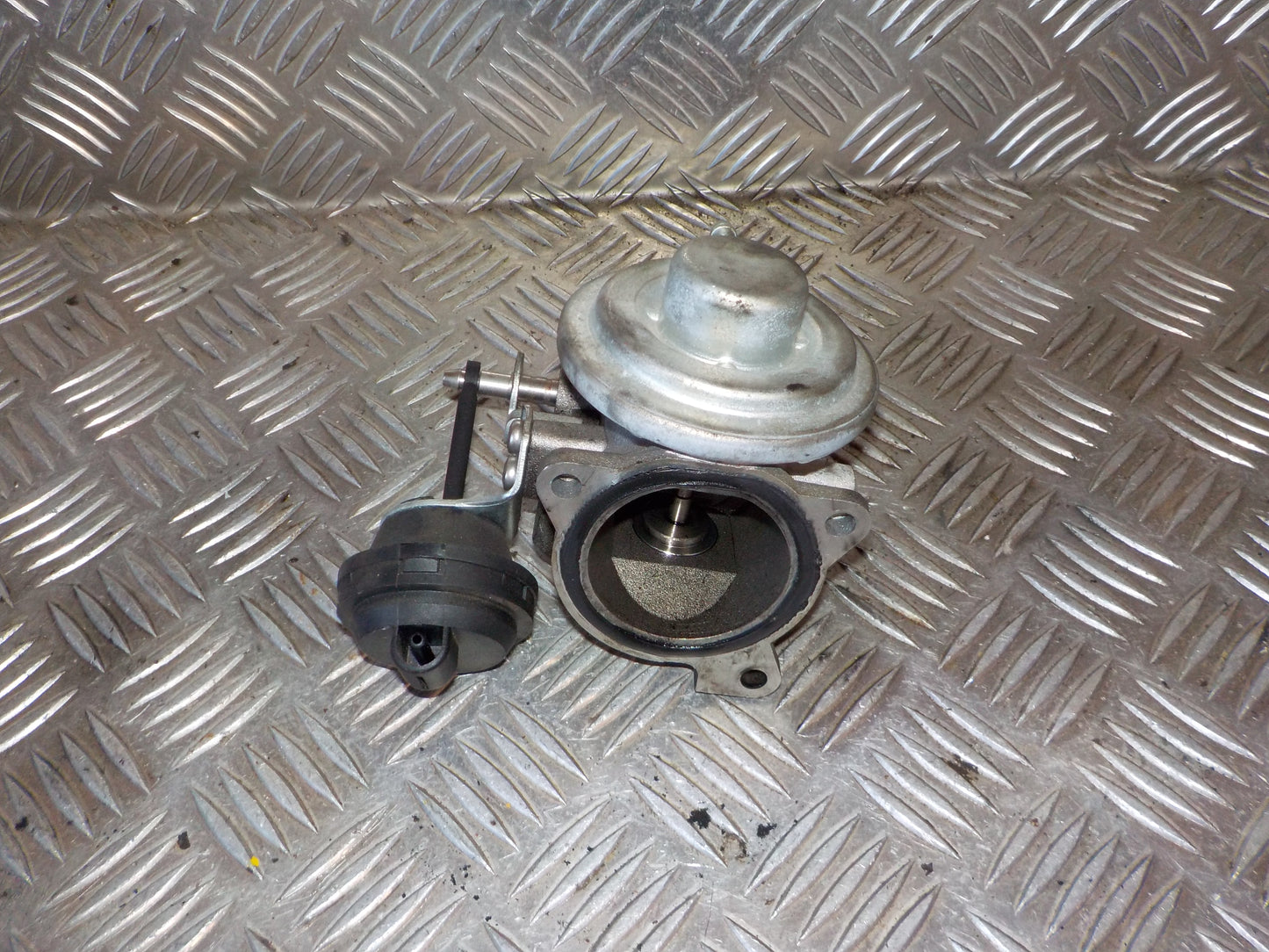 Audi A4 8D Egr Ventil Med OEM Nr. 038131501G Fra Audi Ophugger