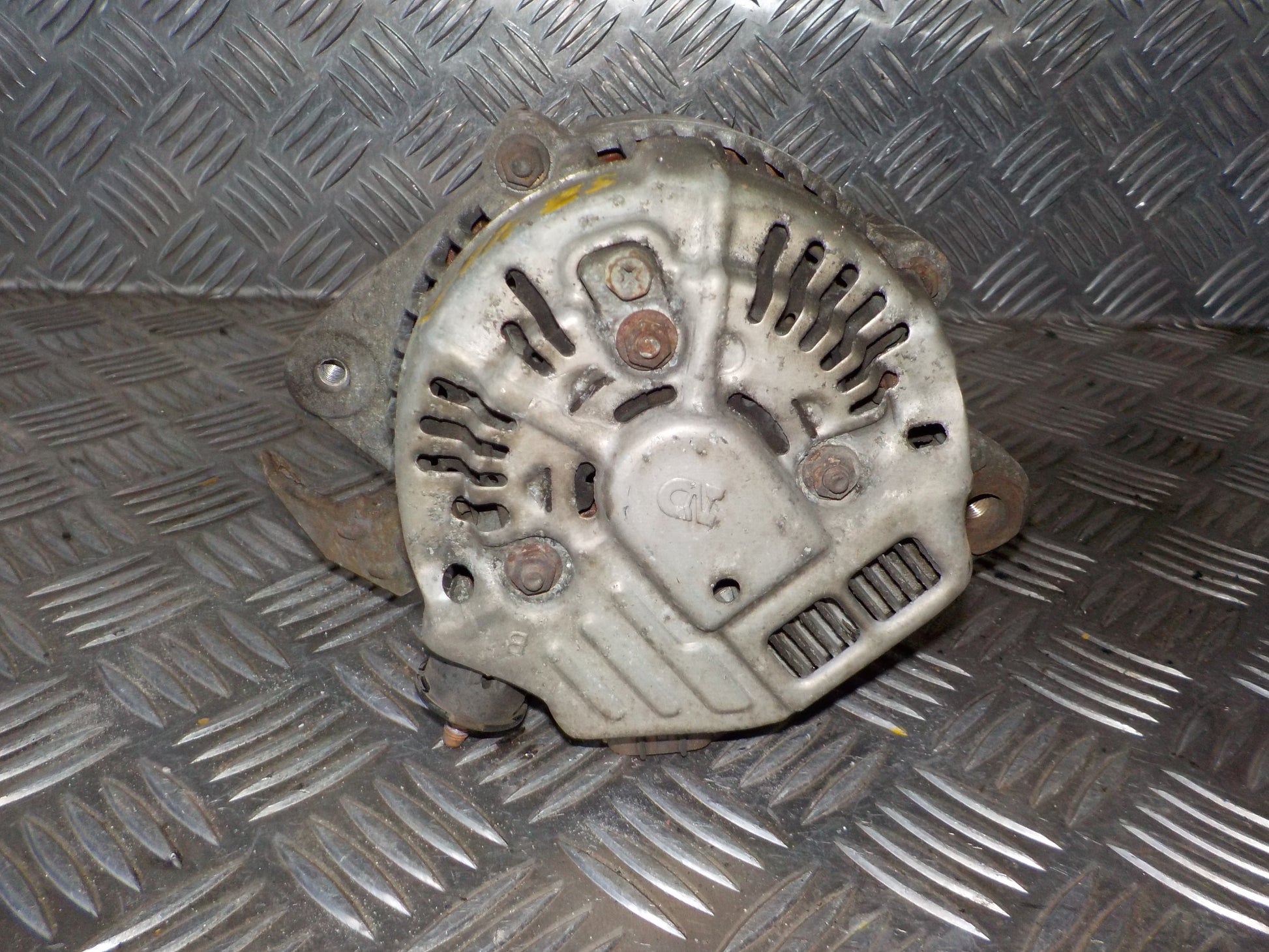 Toyota Yaris Verso Generator Med OEM Nr. 2706021020 Fra Toyota Ophugger