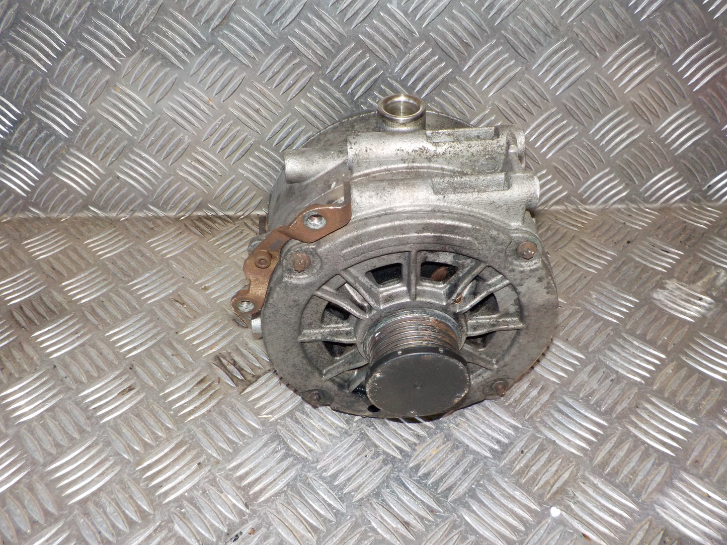 Mercedes C W203 Generator Med OEM Nr. A0001500550 Fra Mercedes Ophugger