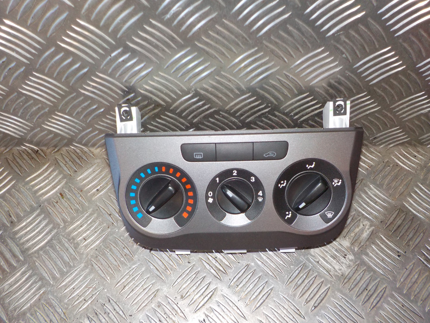 Fiat Punto Evo Varmeregulering Med OEM Nr. 5G1140100 Fra Fiat Ophugger