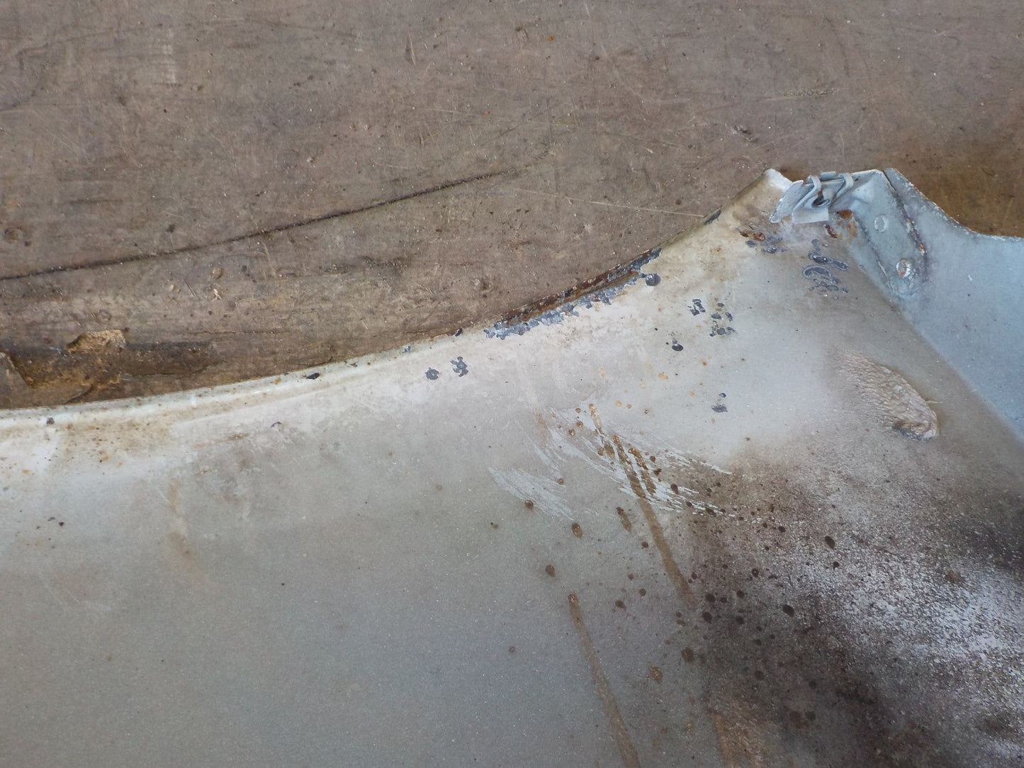 Renault Trafic 1 Forskærm V Med OEM Nr. 7782524451 Fra Renault Ophugger