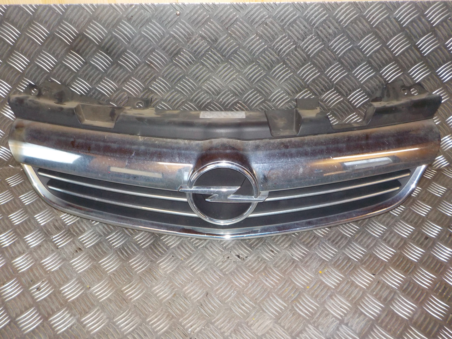 Opel Zafira B Frontgitter Med OEM Nr. Ophugger Fra Opel Ophugger