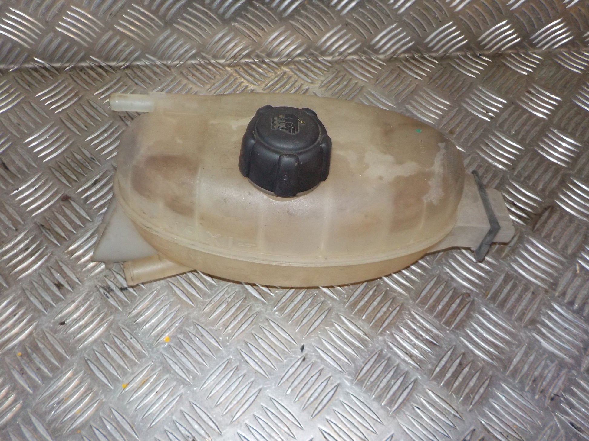 Renault Trafic 1 Ekspansionsbehold Med OEM Nr. 7700312900 Fra Renault Ophugger