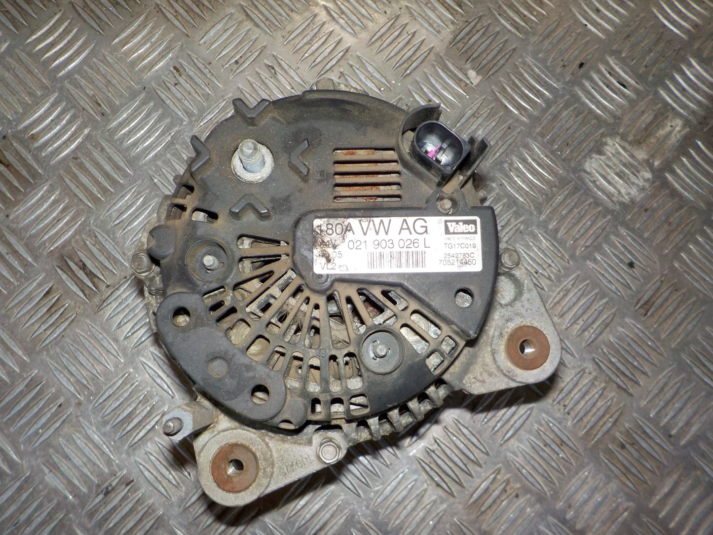 VW Touran 1T GP Generator Med OEM Nr. 021903026L Fra VW Ophugger