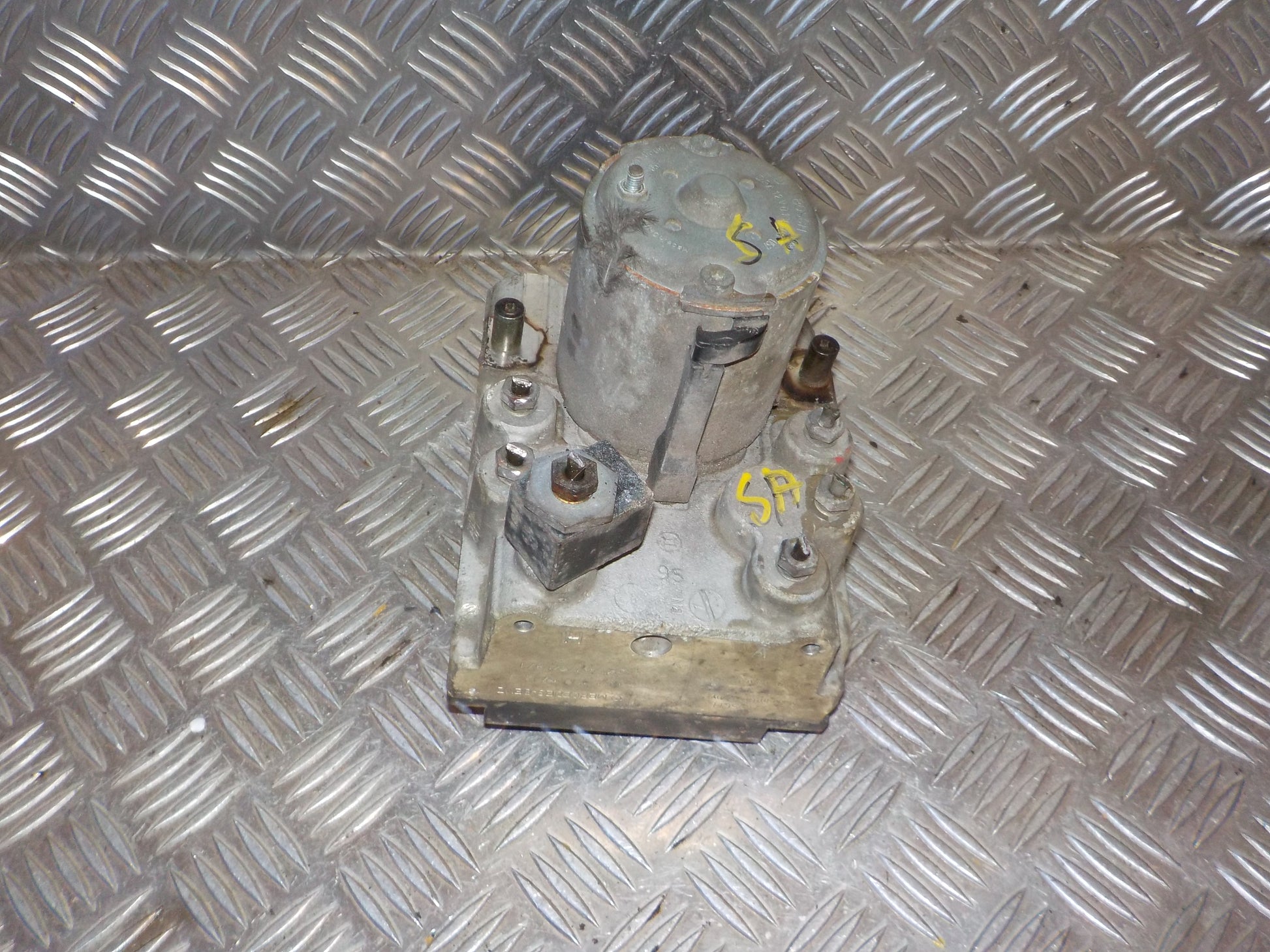 Mercedes E W210 Abs Pumpe Med OEM Nr. 0265217009 Fra Mercedes Ophugger