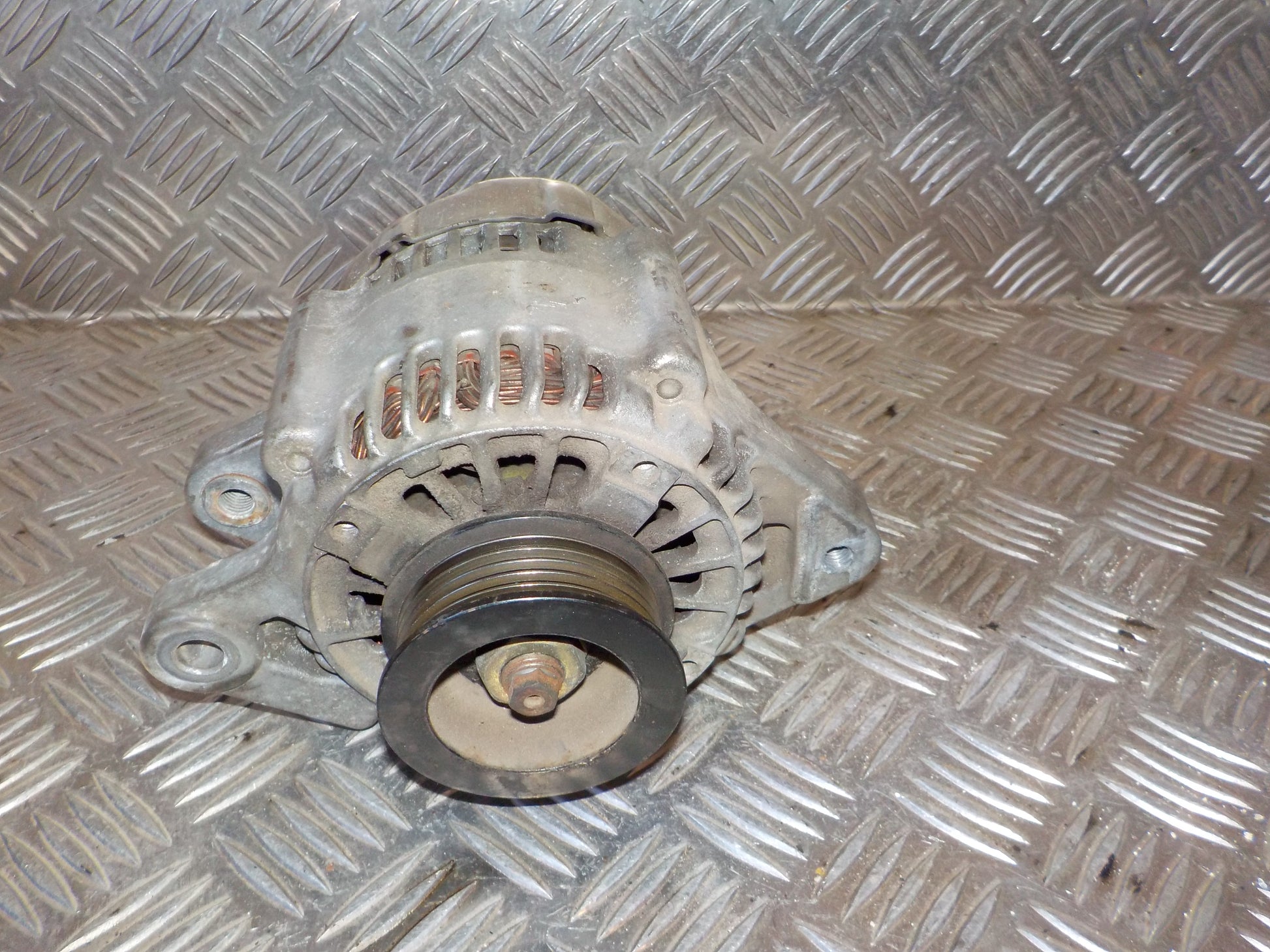 Toyota Yaris Jap. Generator Med OEM Nr. 2706033010 Fra Toyota Ophugger