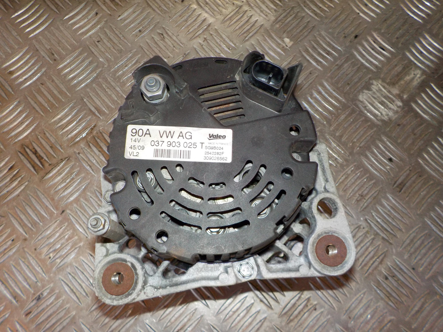 Seat Ibiza 6J Generator Med OEM Nr. 037903025T Fra Seat Ophugger