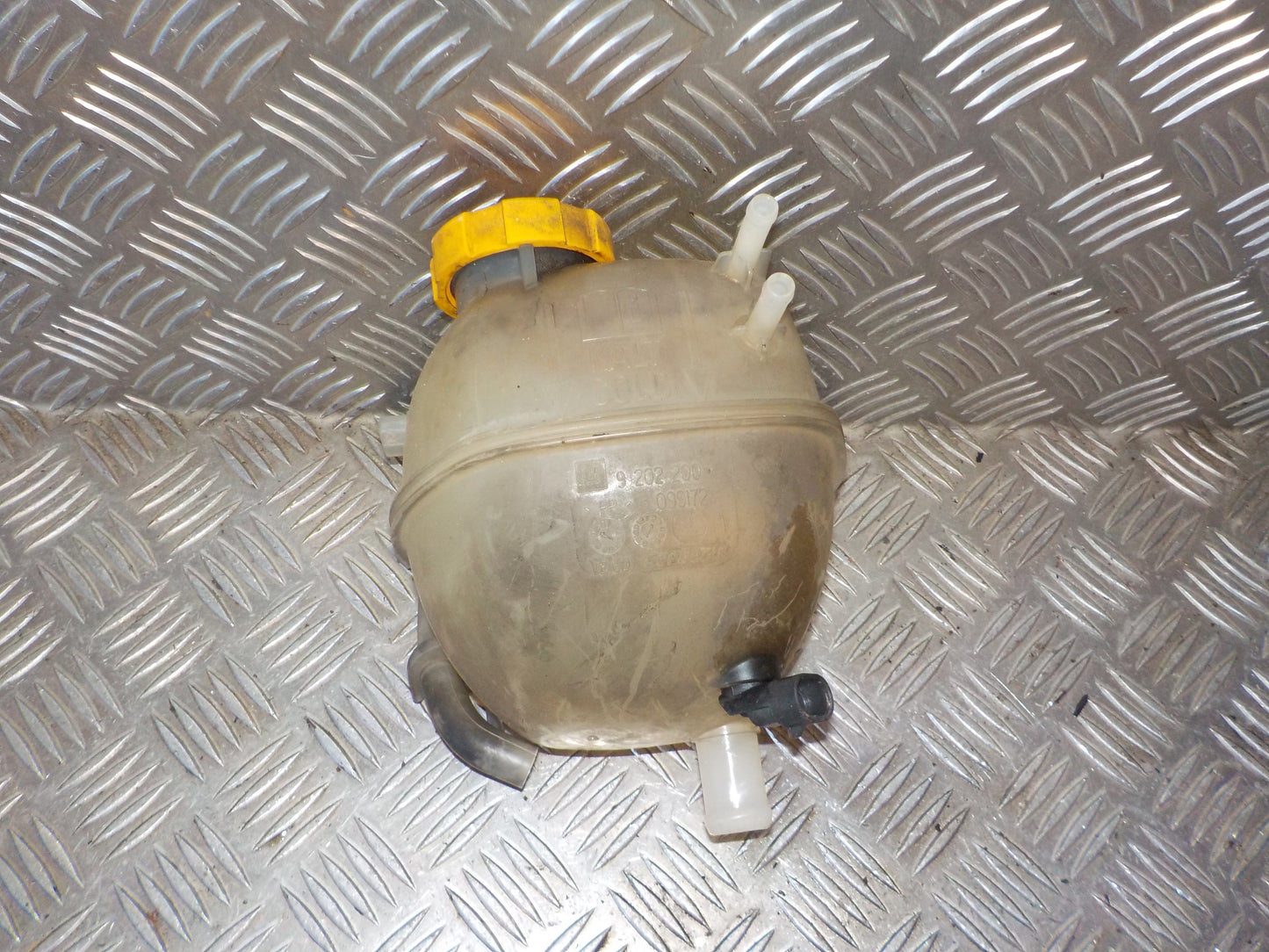 Saab 9-3 Ekspansionsbehold Med OEM Nr. Ophugger Fra Saab Ophugger