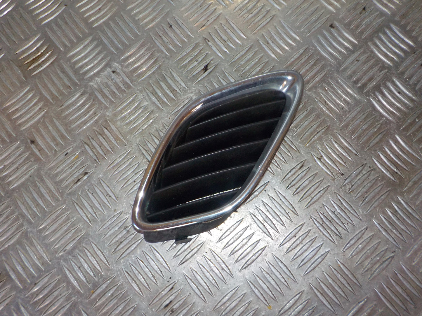 Saab 9-3 Kofangergitter Med OEM Nr. 12787226 Fra Saab Ophugger