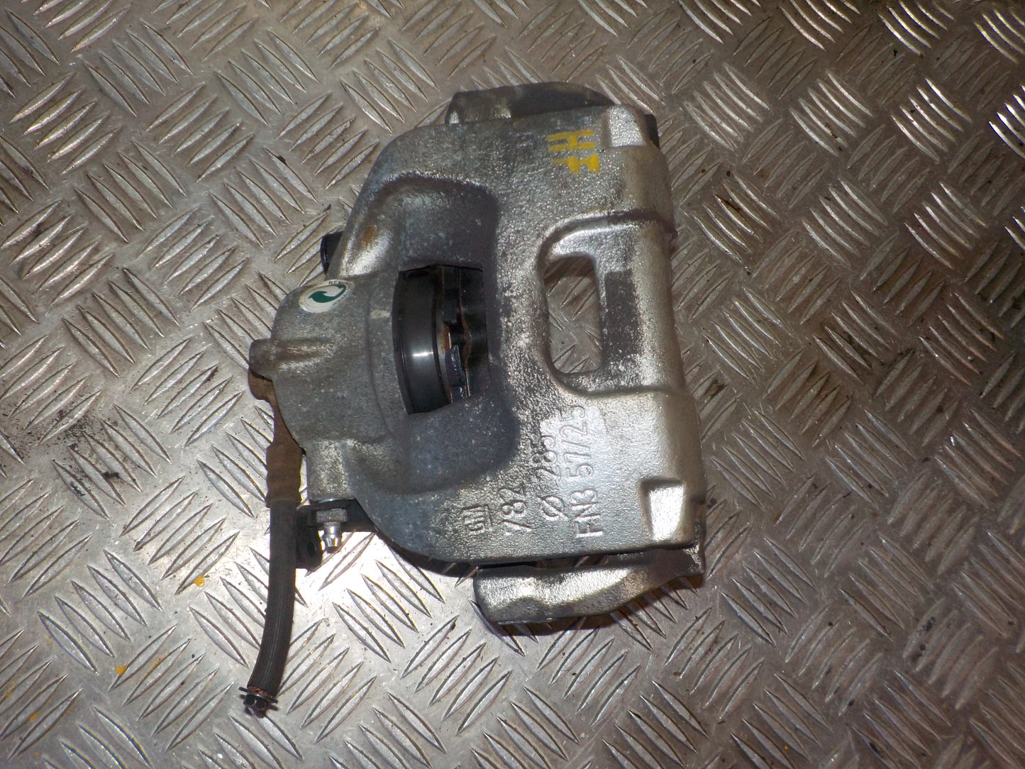 Saab 9-3 Bremsekaliber Hf Med OEM Nr. Ophugger Fra Saab Ophugger