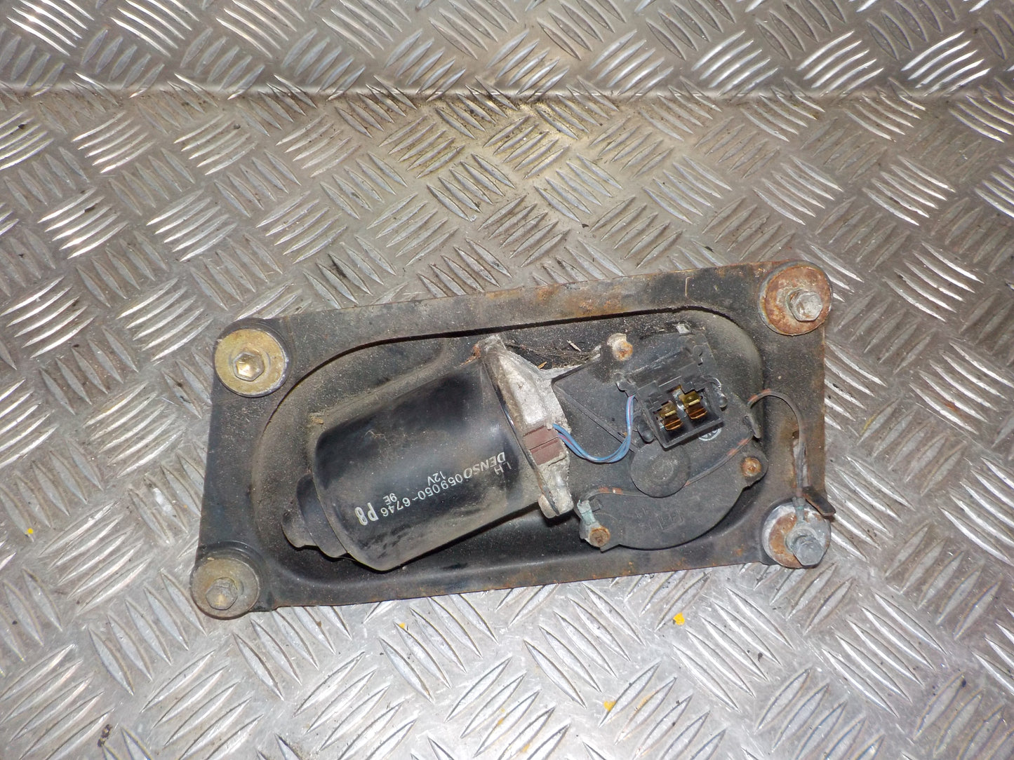 Suzuki Grand Vitara Viskermotor Med OEM Nr. 0590506746 Fra Suzuki Ophugger