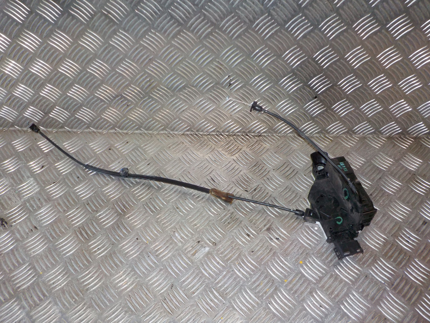 Peugeot 207 Dørlås Med OEM Nr. 24087150 Fra Peugeot Ophugger