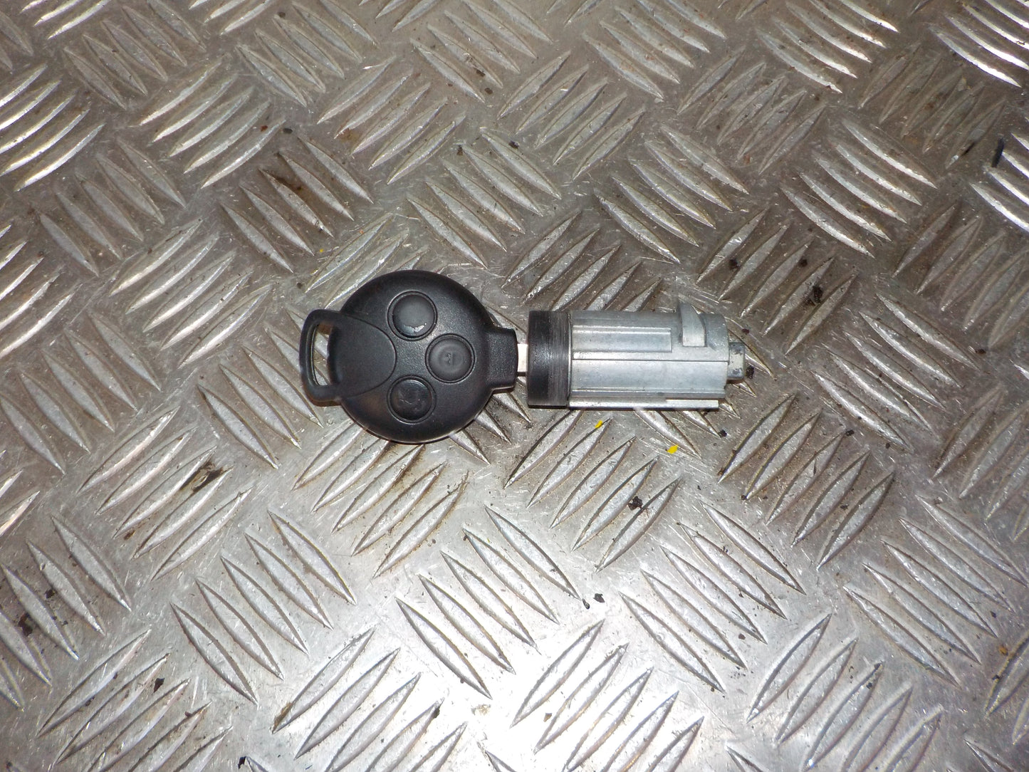 Smart Smart Fortwo W451 Ratlås Med OEM Nr. 4517660030 Fra Smart Ophugger