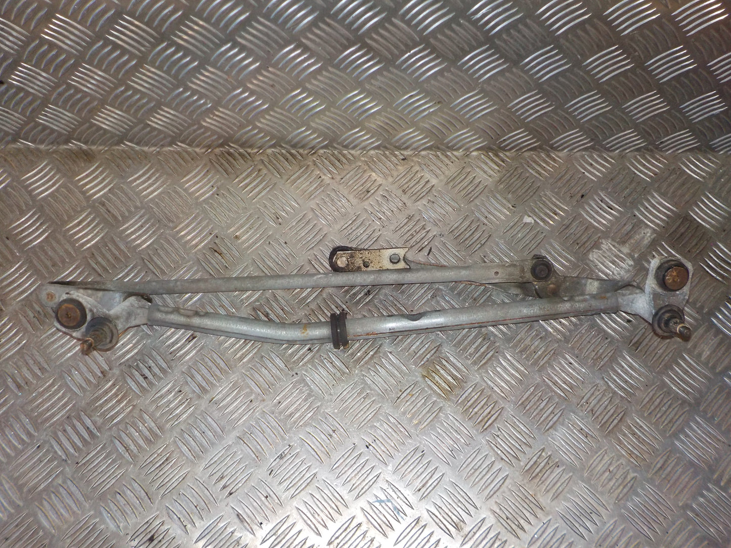 VW Passat 3C Viskertræk Med OEM Nr. 3C1955023C Fra VW Ophugger