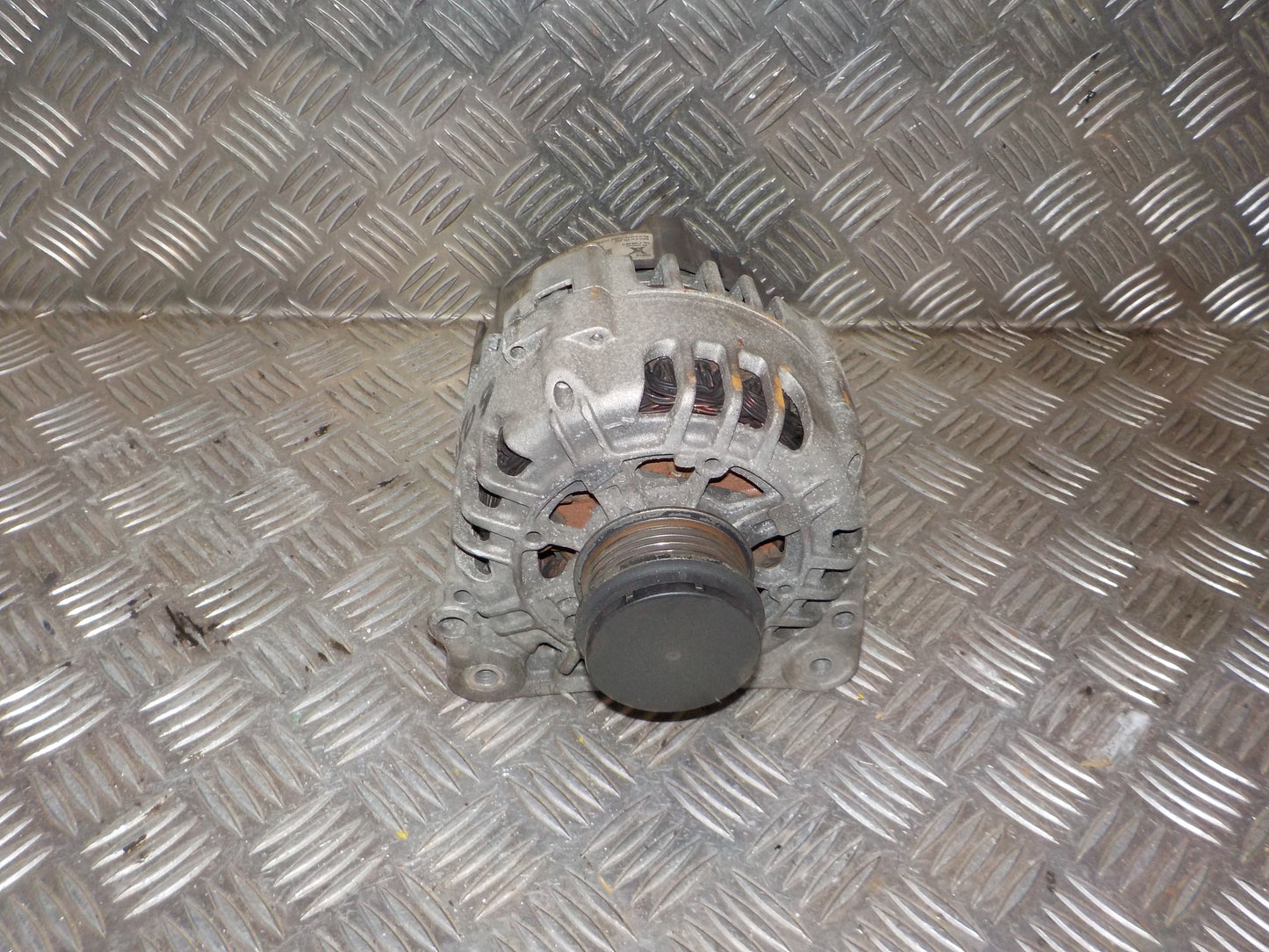 VW Passat 3B Generator Med OEM Nr. 437341 Fra VW Ophugger