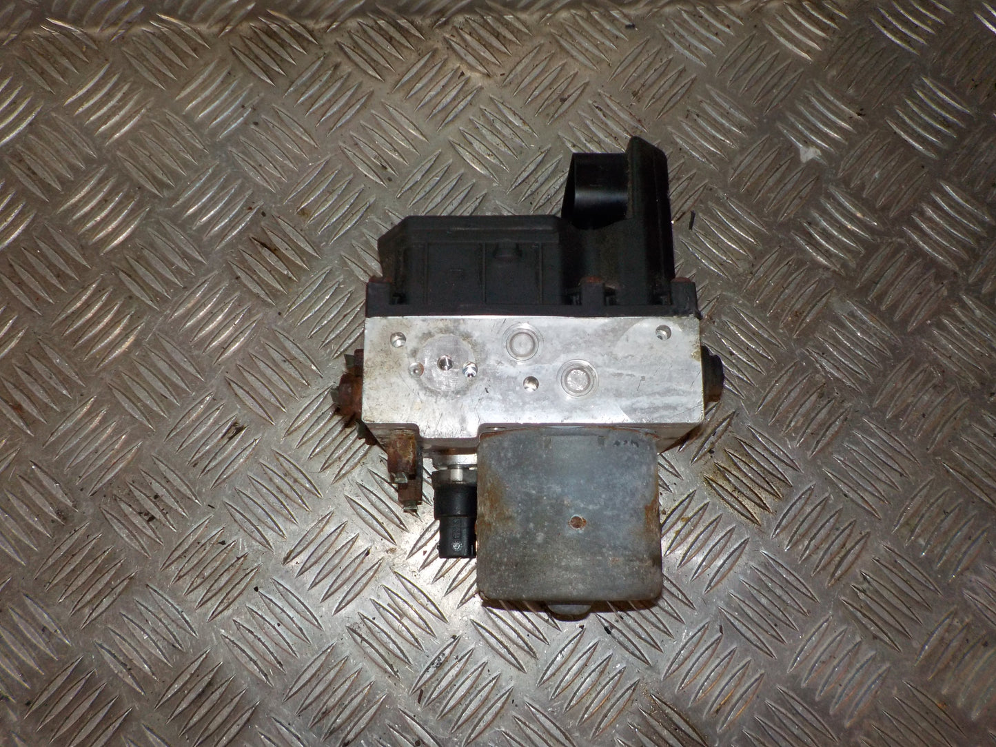 Toyota Corolla E12 ABS Pumpe Med OEM Nr. 8954102080 Fra Toyota Ophugger