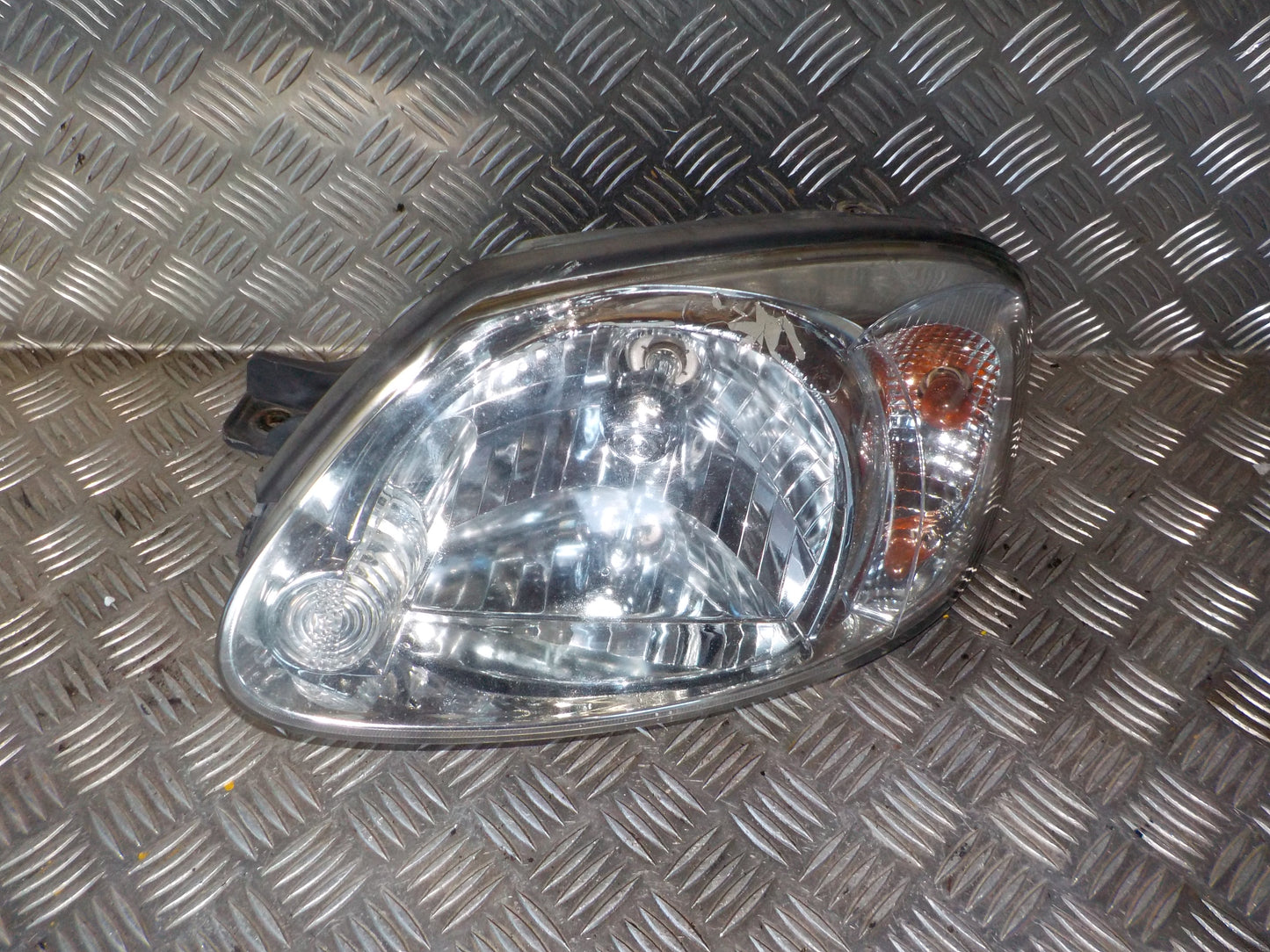 Hyundai Accent Forlygte Med OEM Nr. 9210125531 Fra Hyundai Ophugger