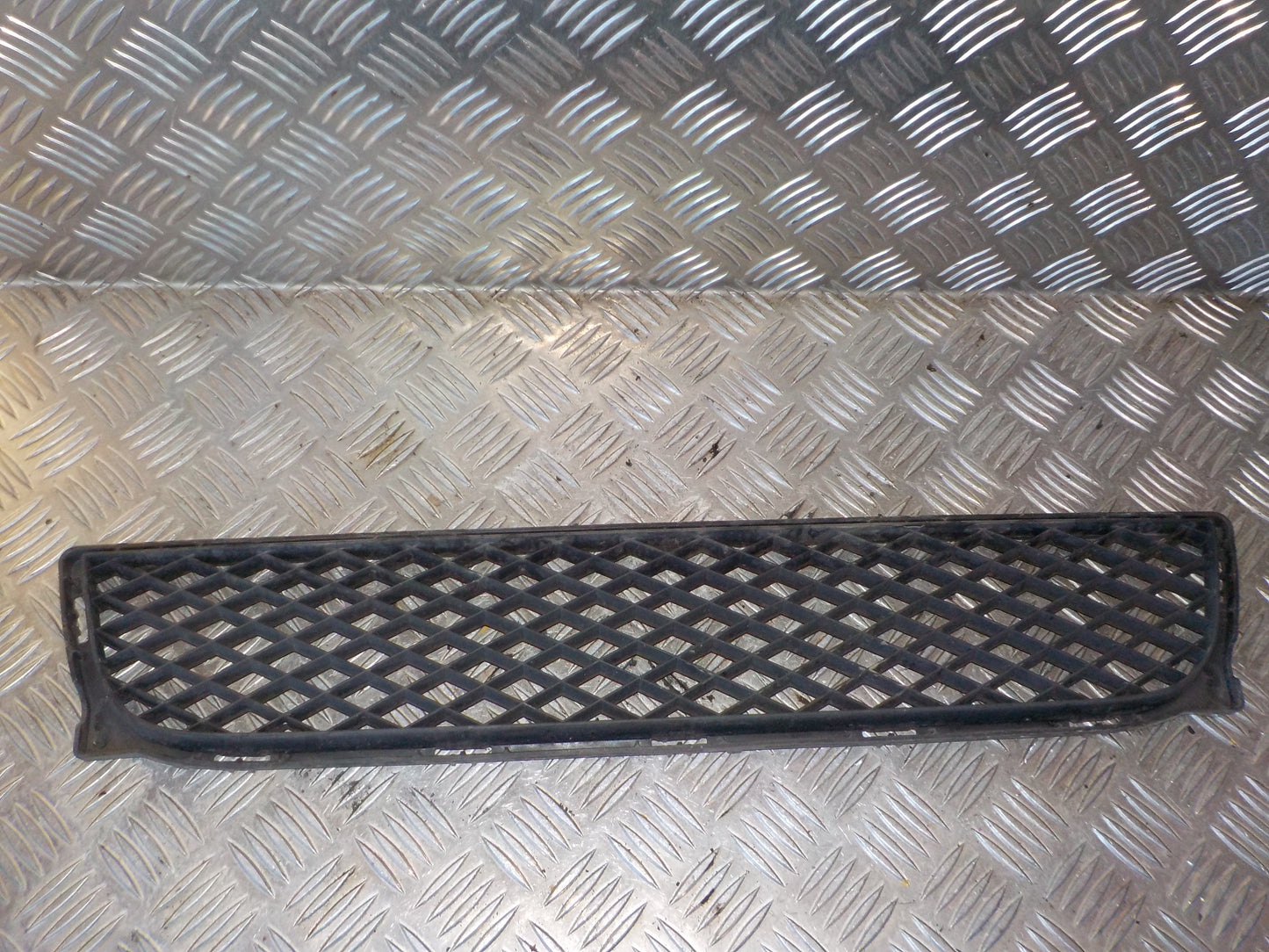 Smart Fortwo W451 Kofangergitter Med OEM Nr. 4518880023 Fra Smart Ophugger