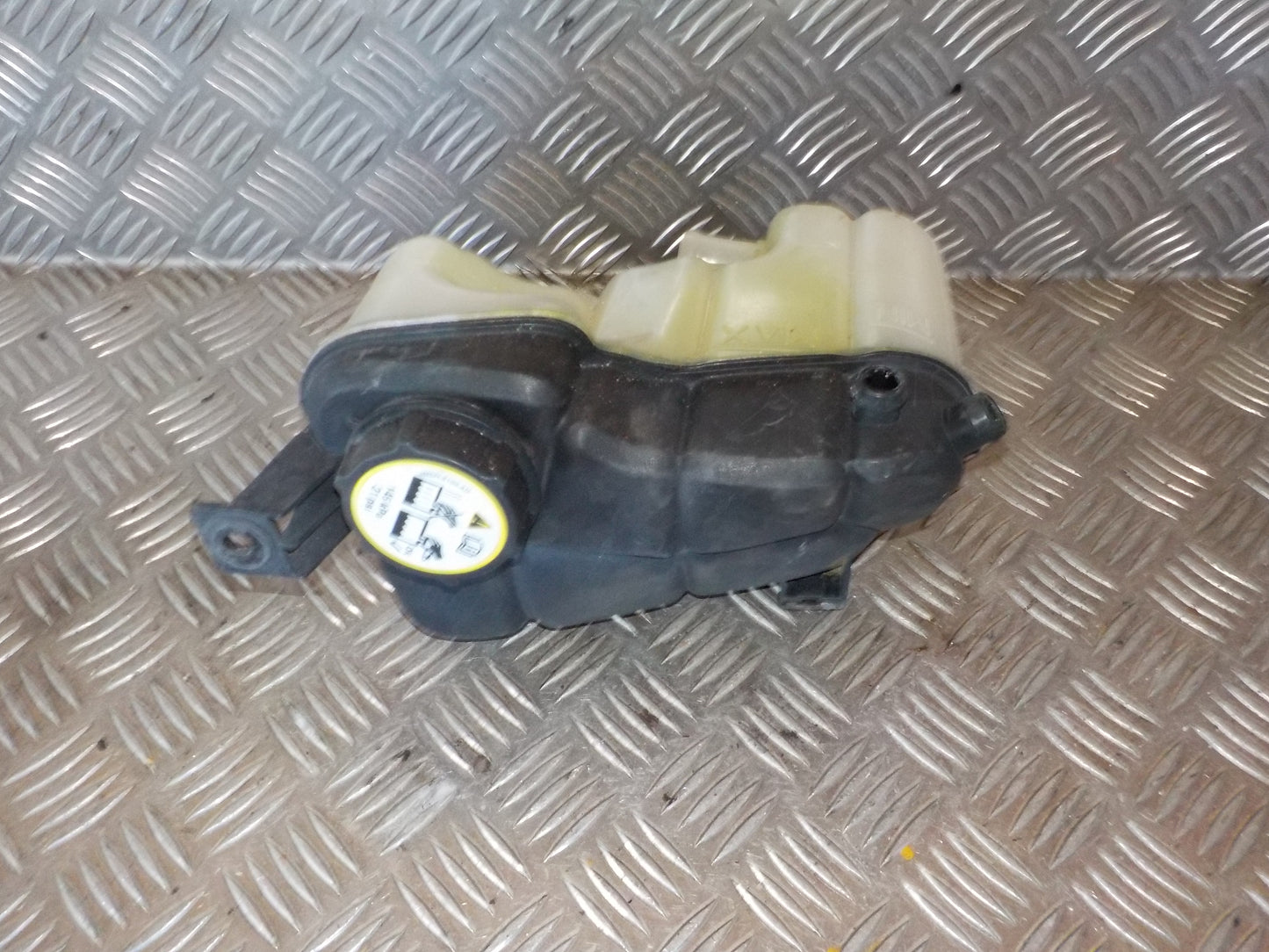 Ford Mondeo 4 Ekspansionsbehold Med OEM Nr. 1460978 Fra Ford Ophugger