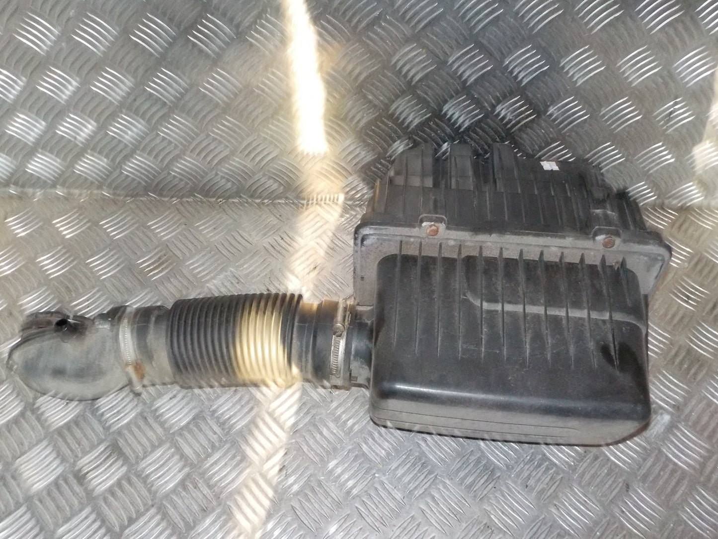 Peugeot 307 Luftfilterkasse Med OEM Nr. Ophugger Fra Peugeot Ophugger