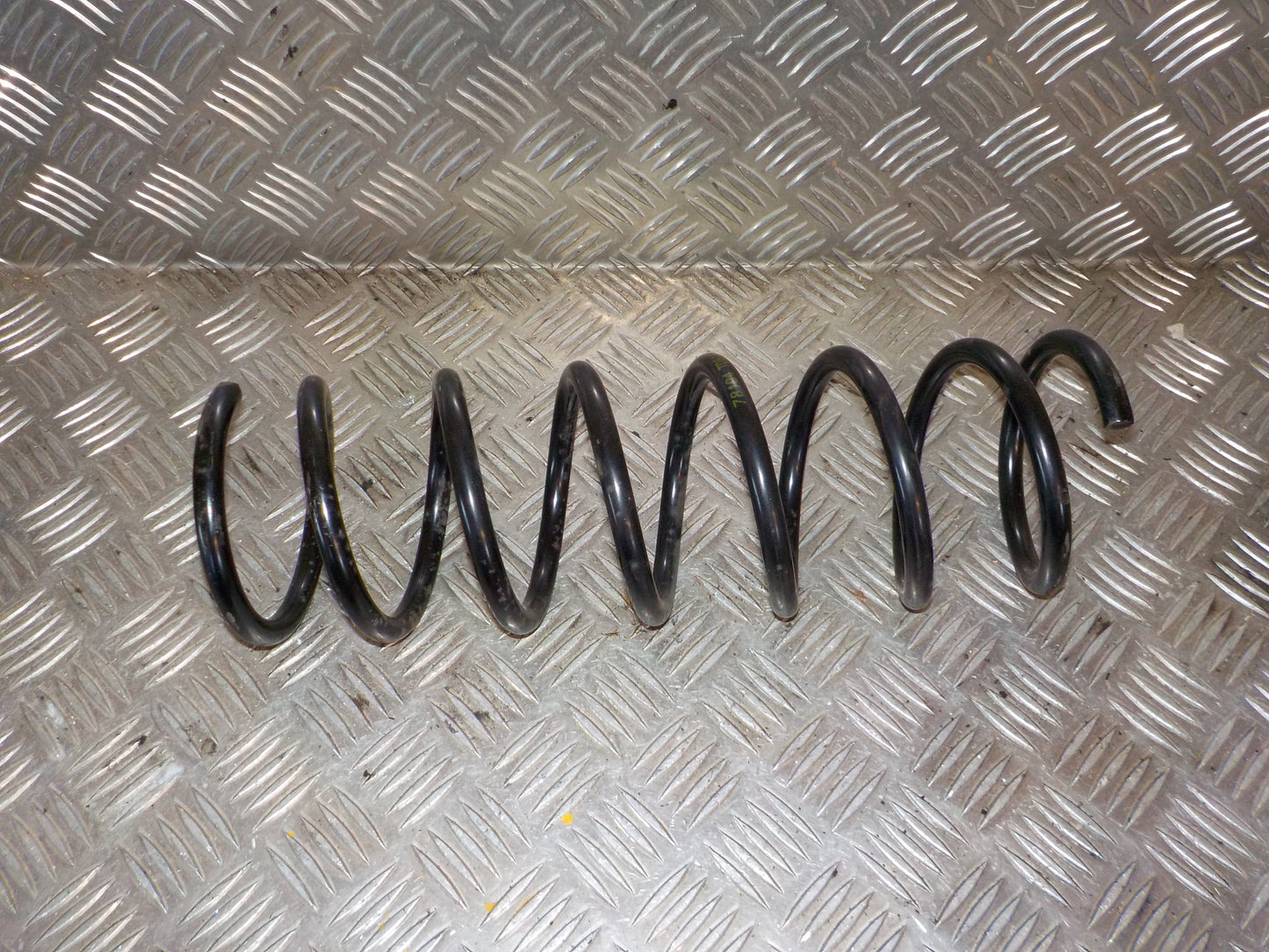 Mazda 3 Bk Bagfjeder Spiral Med OEM Nr. BP4K28011B Fra Mazda Ophugger