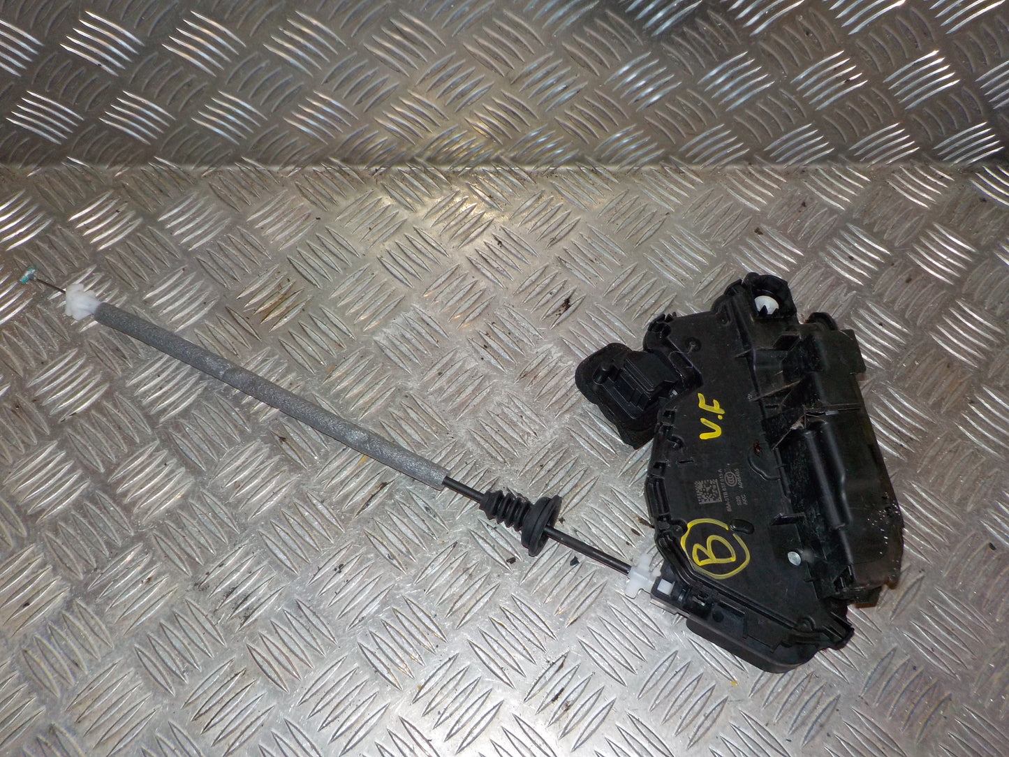 Skoda Fabia Dørlås Med OEM Nr. 5TB837015E Fra Skoda Ophugger