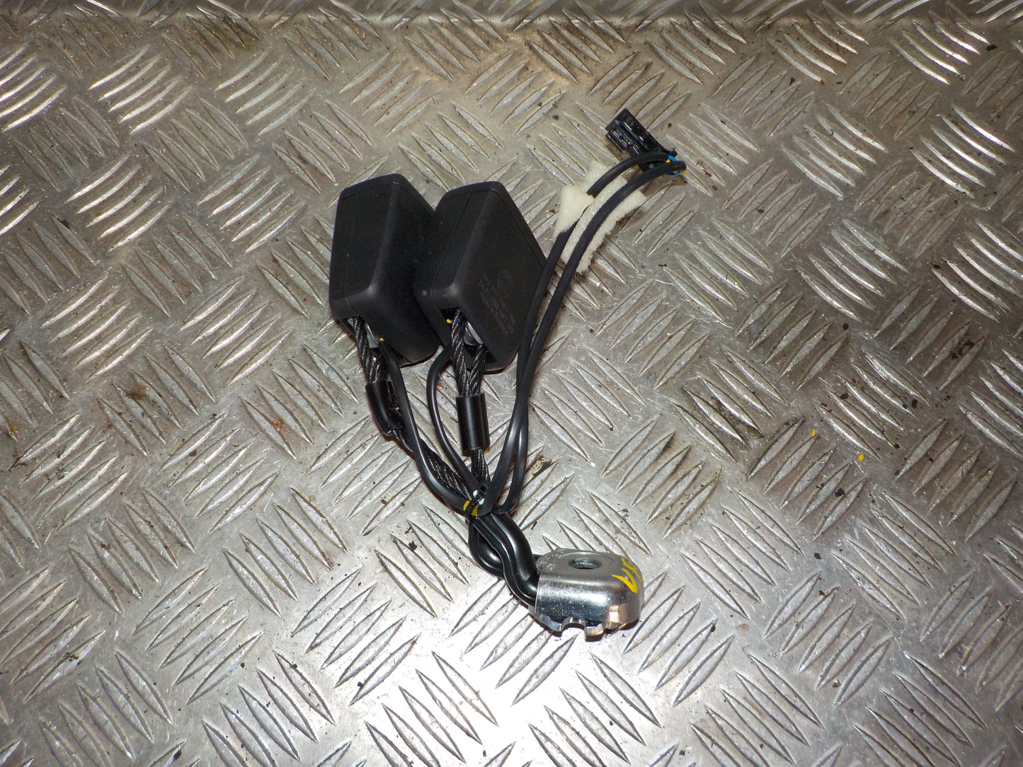 Skoda Fabia Seleholder (/-Lås) Med OEM Nr. 6V0857739F Fra Skoda Ophugger