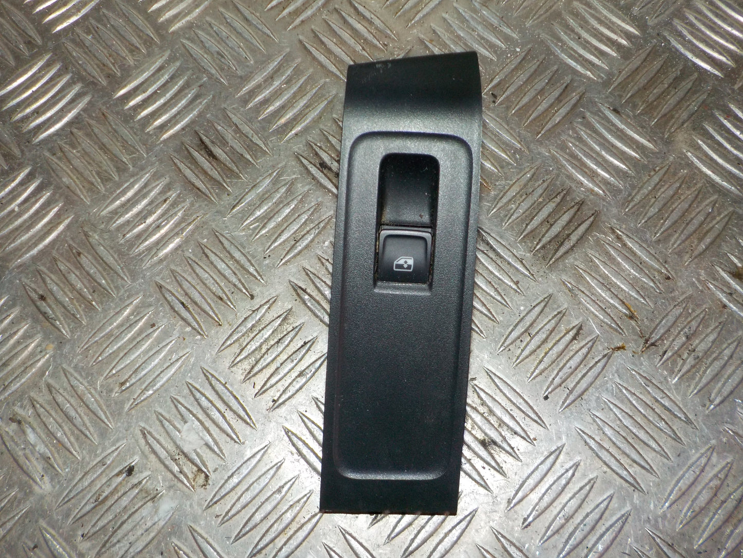 Skoda Fabia Kontakt Rudehejs Med OEM Nr. 6V0959855 Fra Skoda Ophugger