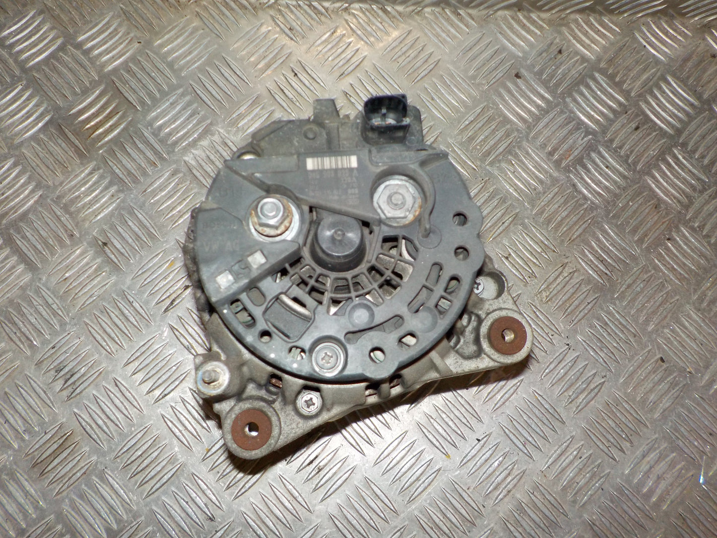 Skoda Fabia Generator Med OEM Nr. 045903023A Fra Skoda Ophugger