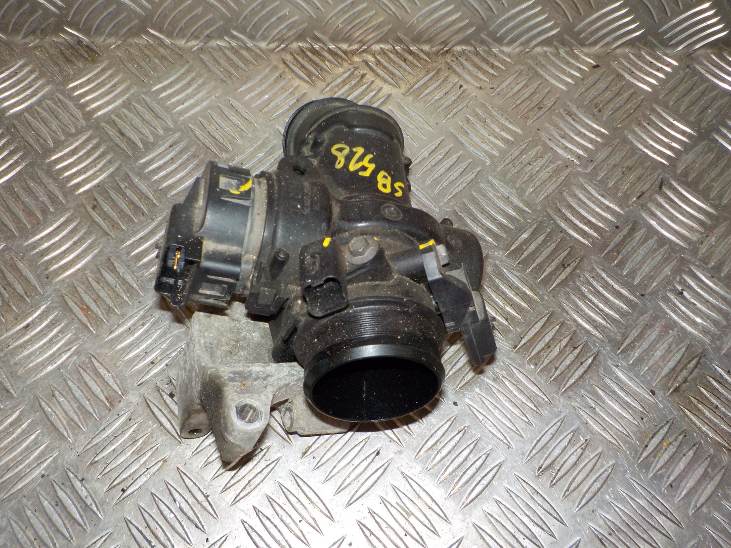 Peugeot Partner Spjældhus Med OEM Nr. 9660030580 Fra Peugeot Ophugger