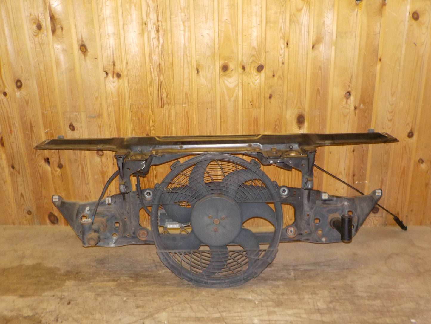 BMW 3-Serie E46 Frontkasse Med OEM Nr. Ophugger Fra BMW Ophugger