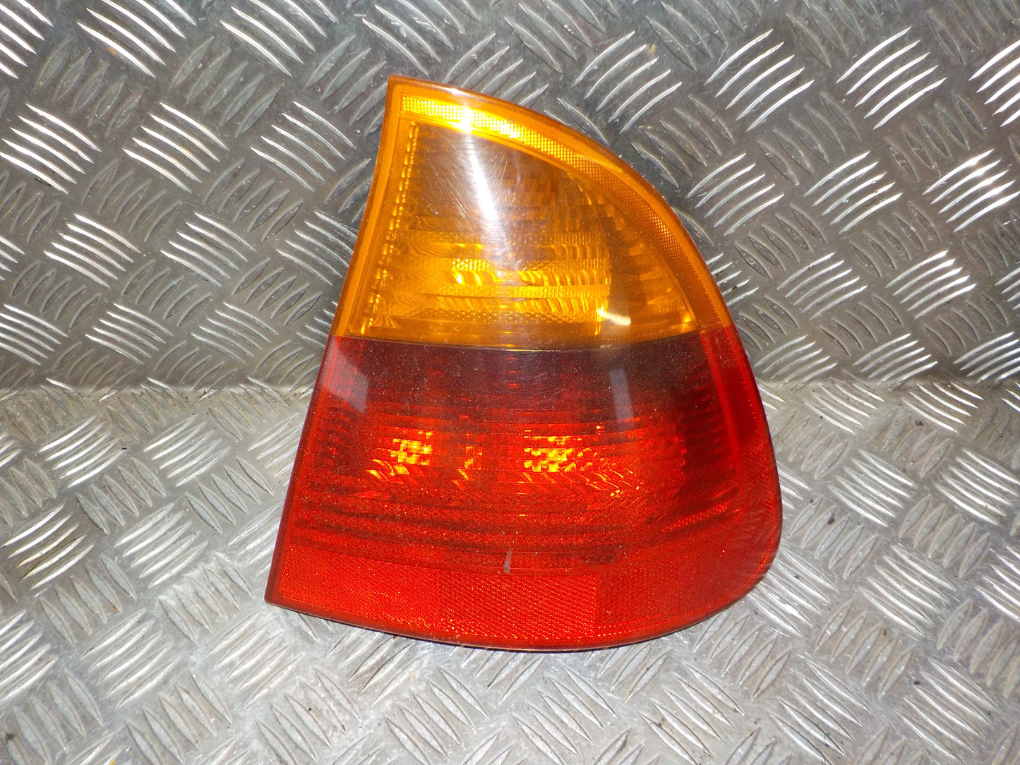 BMW 3-Serie E46 Baglygte Med OEM Nr. 63216905628 Fra BMW Ophugger