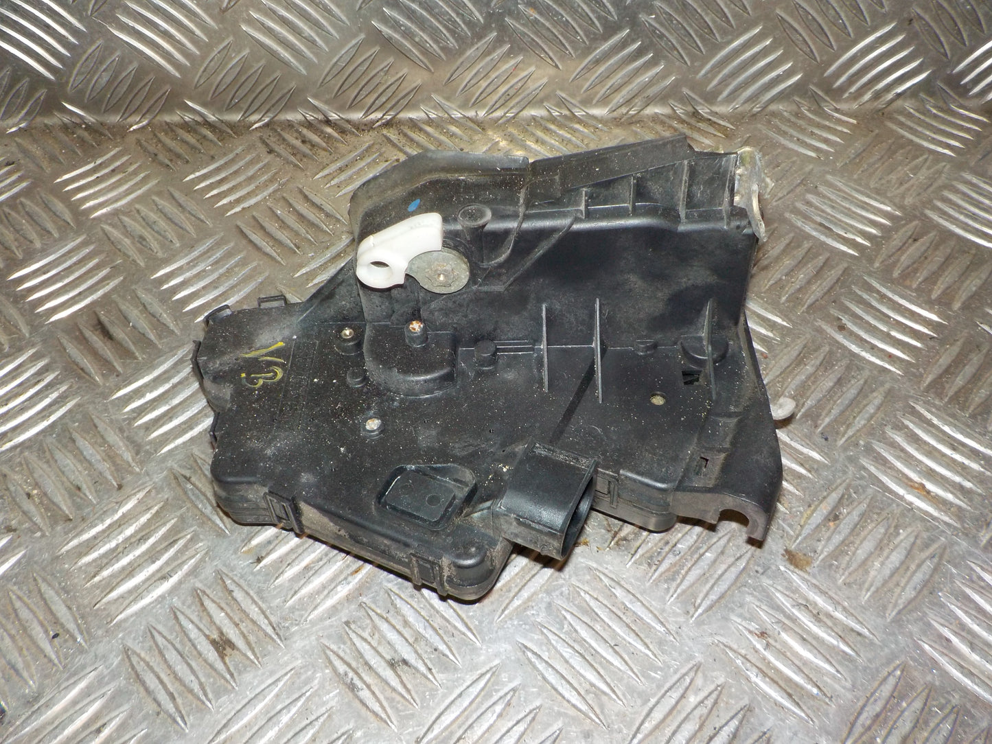 BMW 3-Serie E46 Dørlås Med OEM Nr. 51227011245 Fra BMW Ophugger