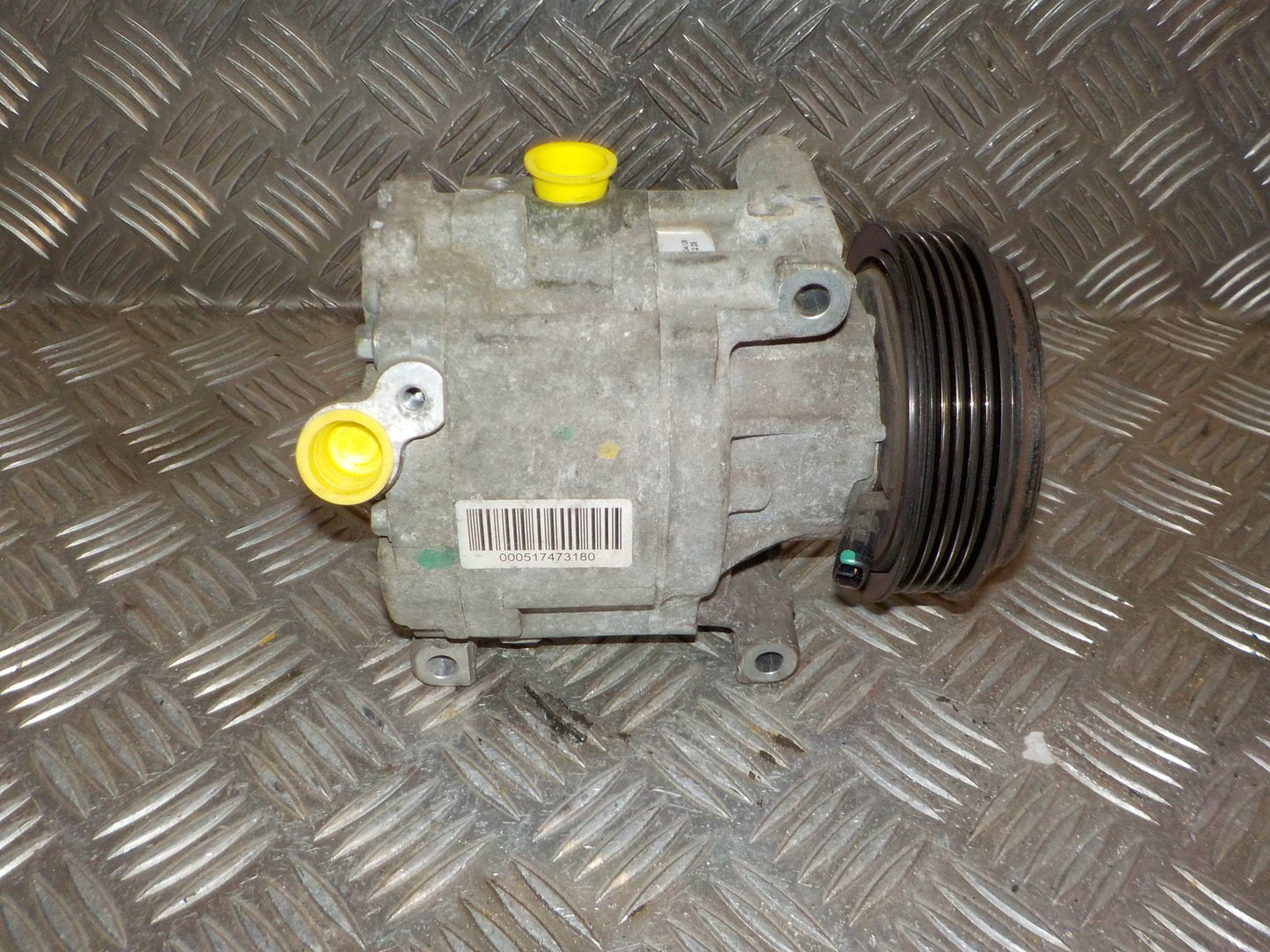 Fiat 500 Aircondition Pumpe Med OEM Nr. 51747318 Fra Fiat Ophugger