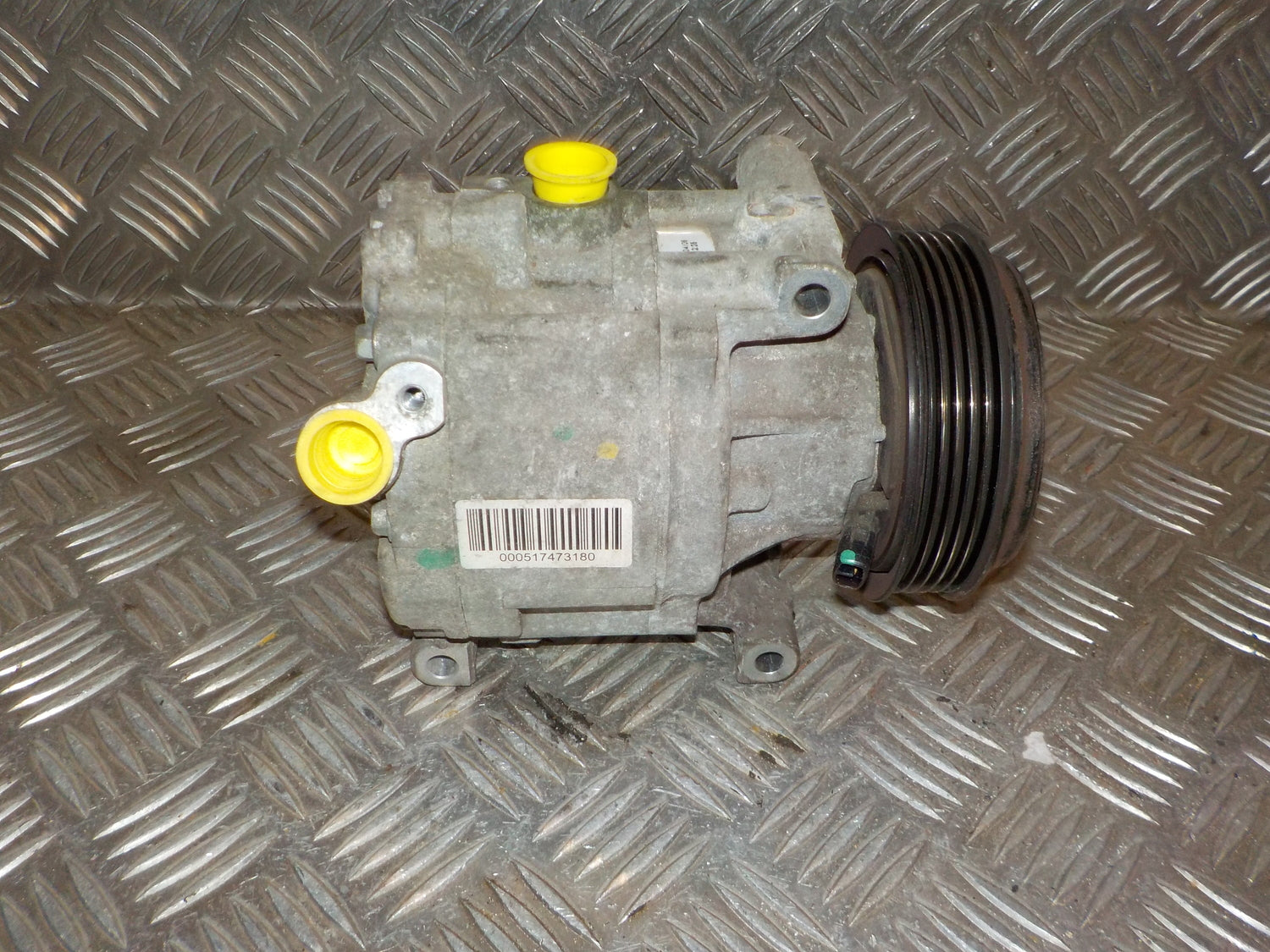 Fiat 500 Aircondition Pumpe Med OEM Nr. 51747318 Fra Fiat Ophugger
