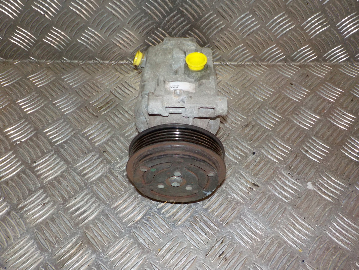 Fiat 500 Aircondition Pumpe Med OEM Nr. 51747318 Fra Fiat Ophugger