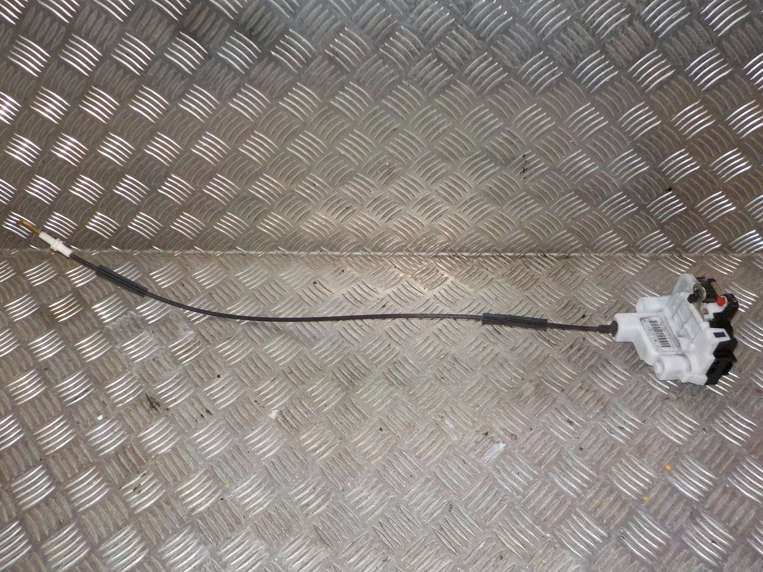 Fiat 500 Dørlås Med OEM Nr. 51935118 Fra Fiat Ophugger
