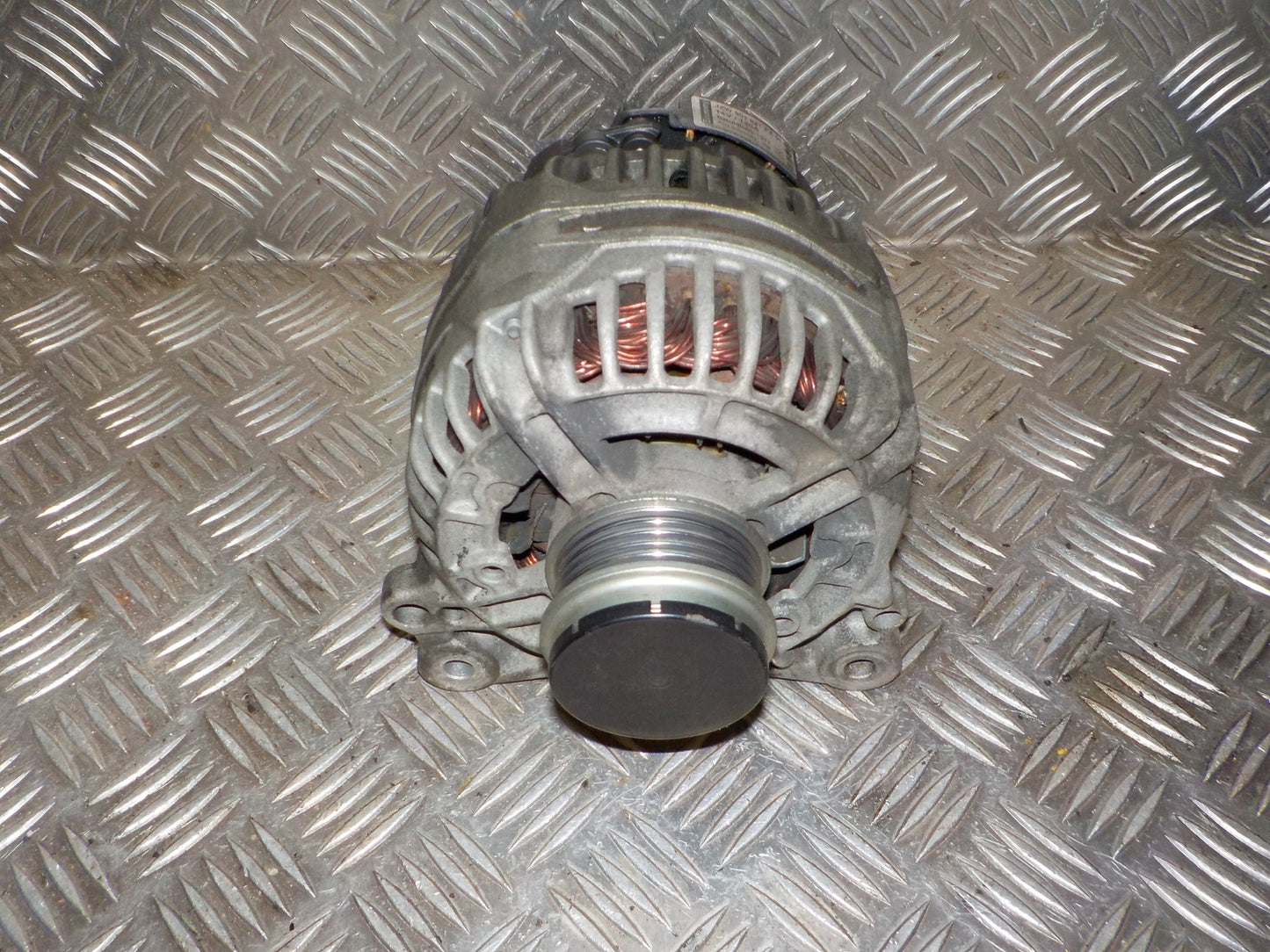 VW Passat 3B Generator Med OEM Nr. JZW903021FX Fra VW Ophugger