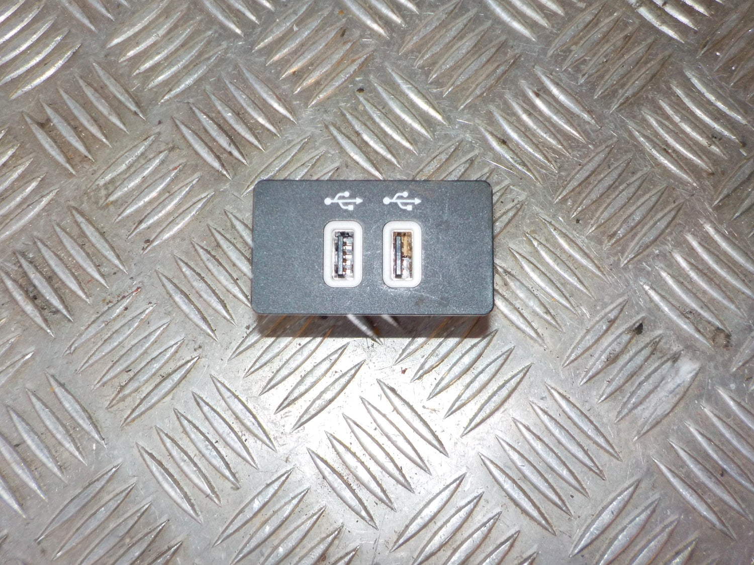 Ford S‑Max 2 Kontakt Diverse Med OEM Nr. HC3T14F014BC Fra Ford Ophugger