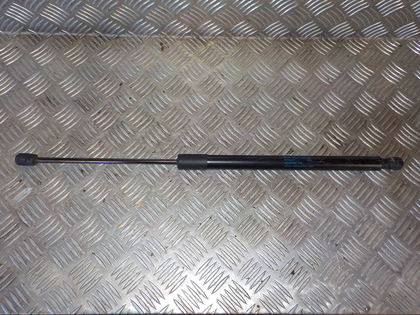 VW Golf 7 AU Bagklapsdæmper Med OEM Nr. 5G9827550 Fra VW Ophugger
