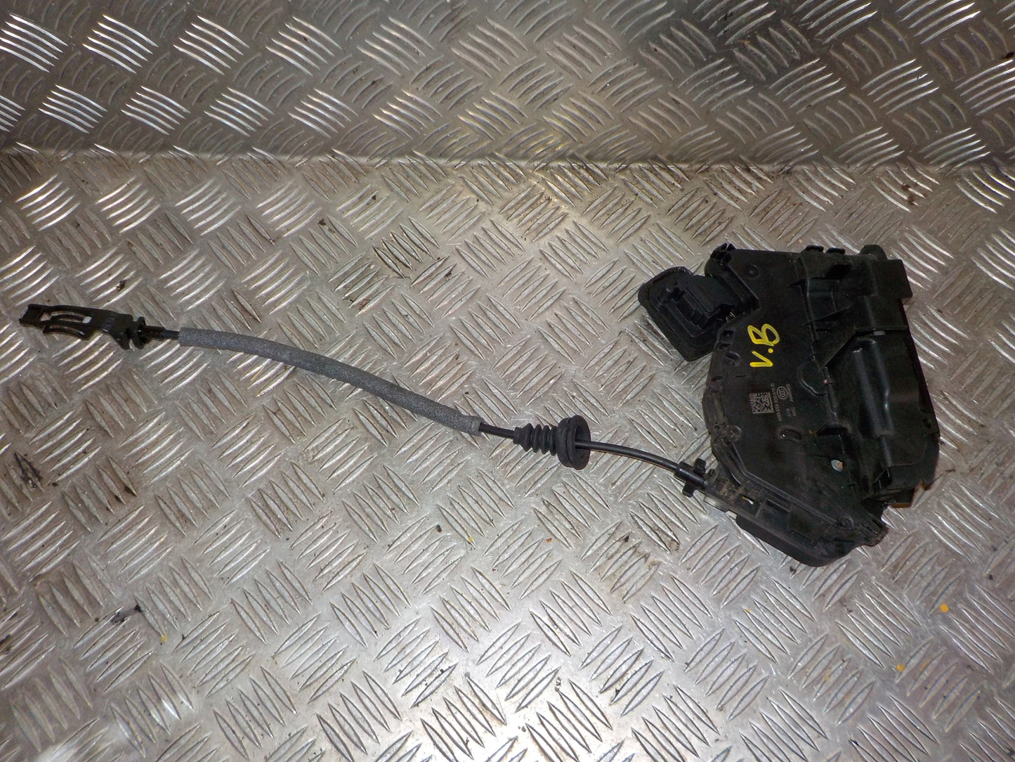 VW Golf 7 AU Dørlås Med OEM Nr. 5TA839015D Fra VW Ophugger