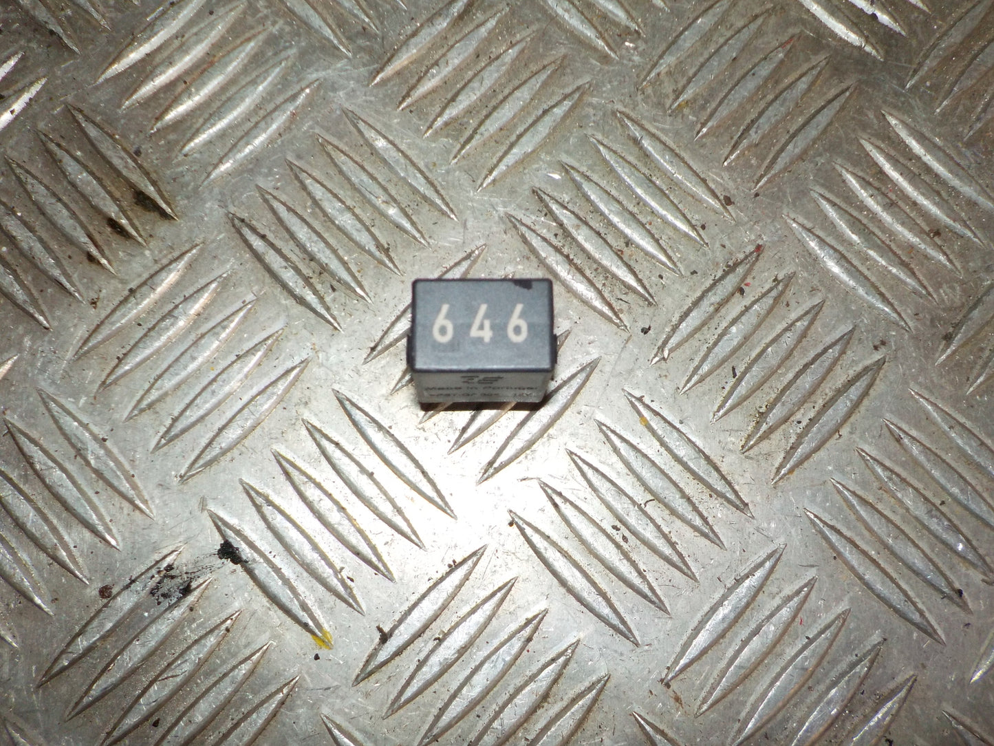 VW Golf 7 AU Relæ Diverse Med OEM Nr. 4H0951253C Fra VW Ophugger