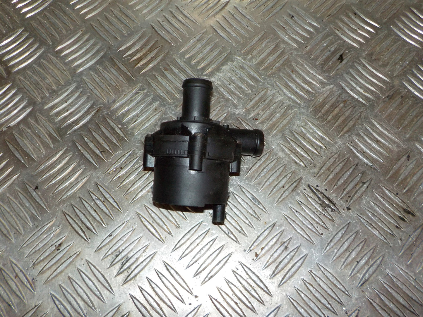 VW Golf 7 AU Cirkulationspumpe Med OEM Nr. 5Q0965567J Fra VW Ophugger