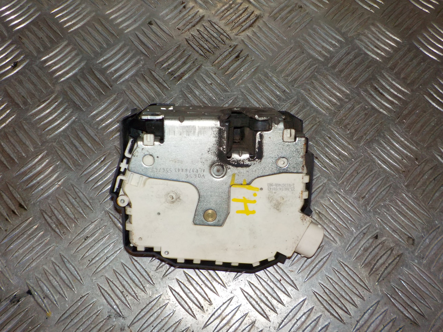 Mini Mki Dørlås Med OEM Nr. 51200556769 Fra Mini Ophugger