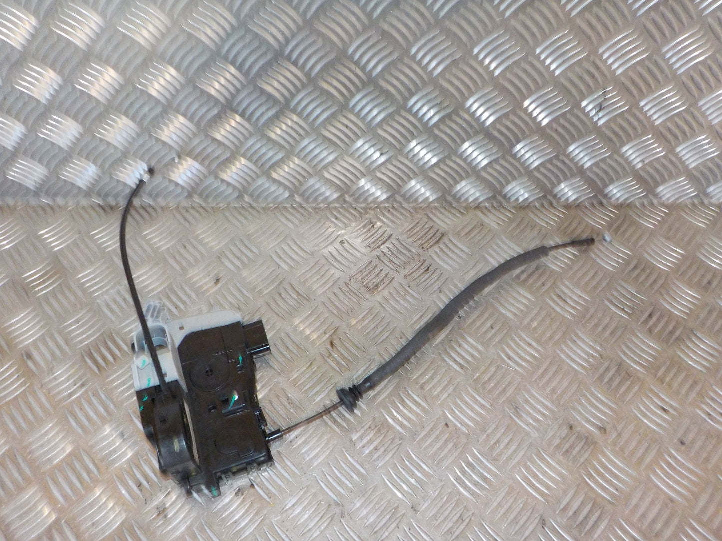 Hyundai IX20 Dørlås Med OEM Nr. 813201K020 Fra Hyundai Ophugger
