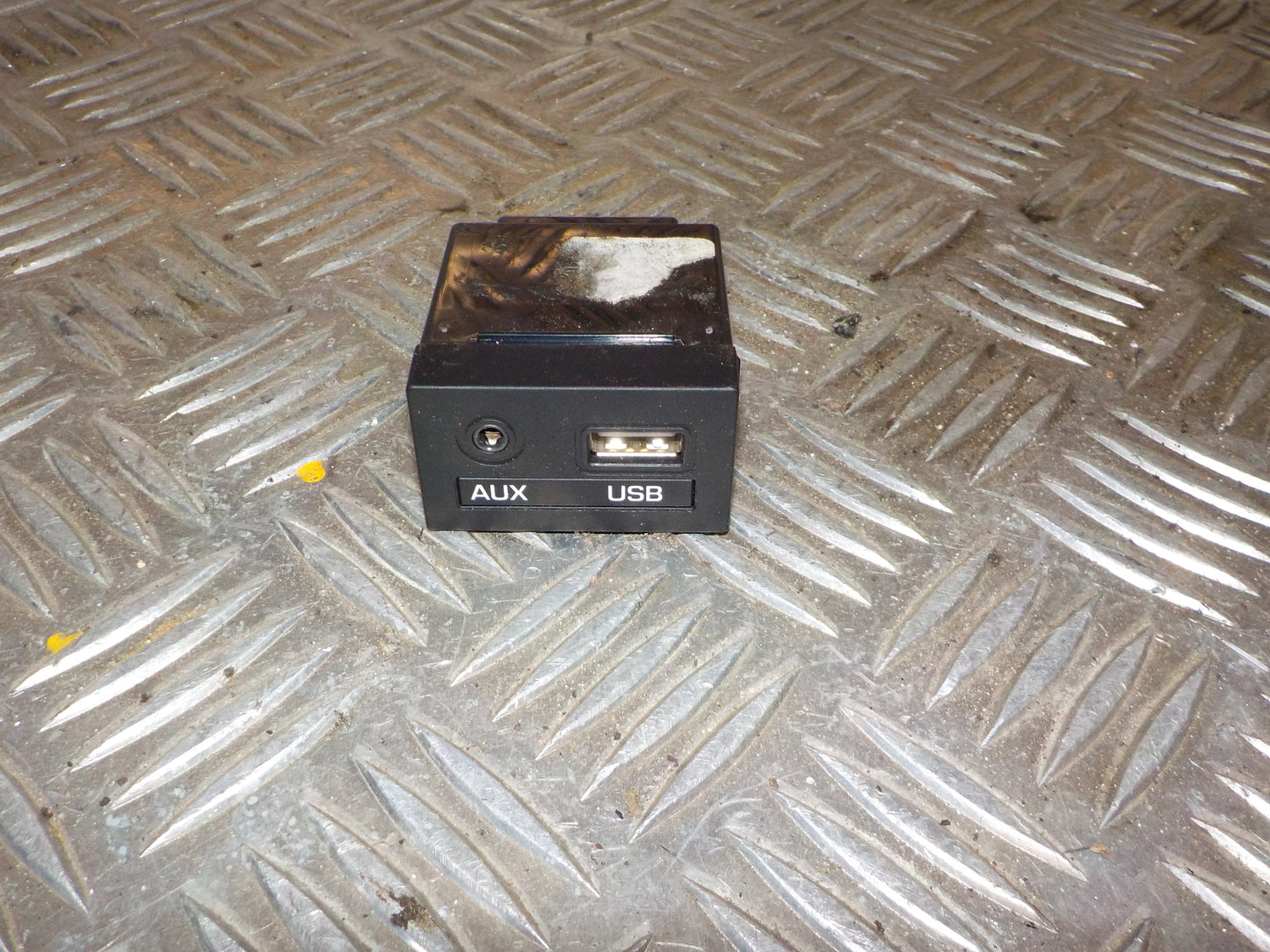 Hyundai IX20 Kontakt Diverse Med OEM Nr. USB Fra Hyundai Ophugger